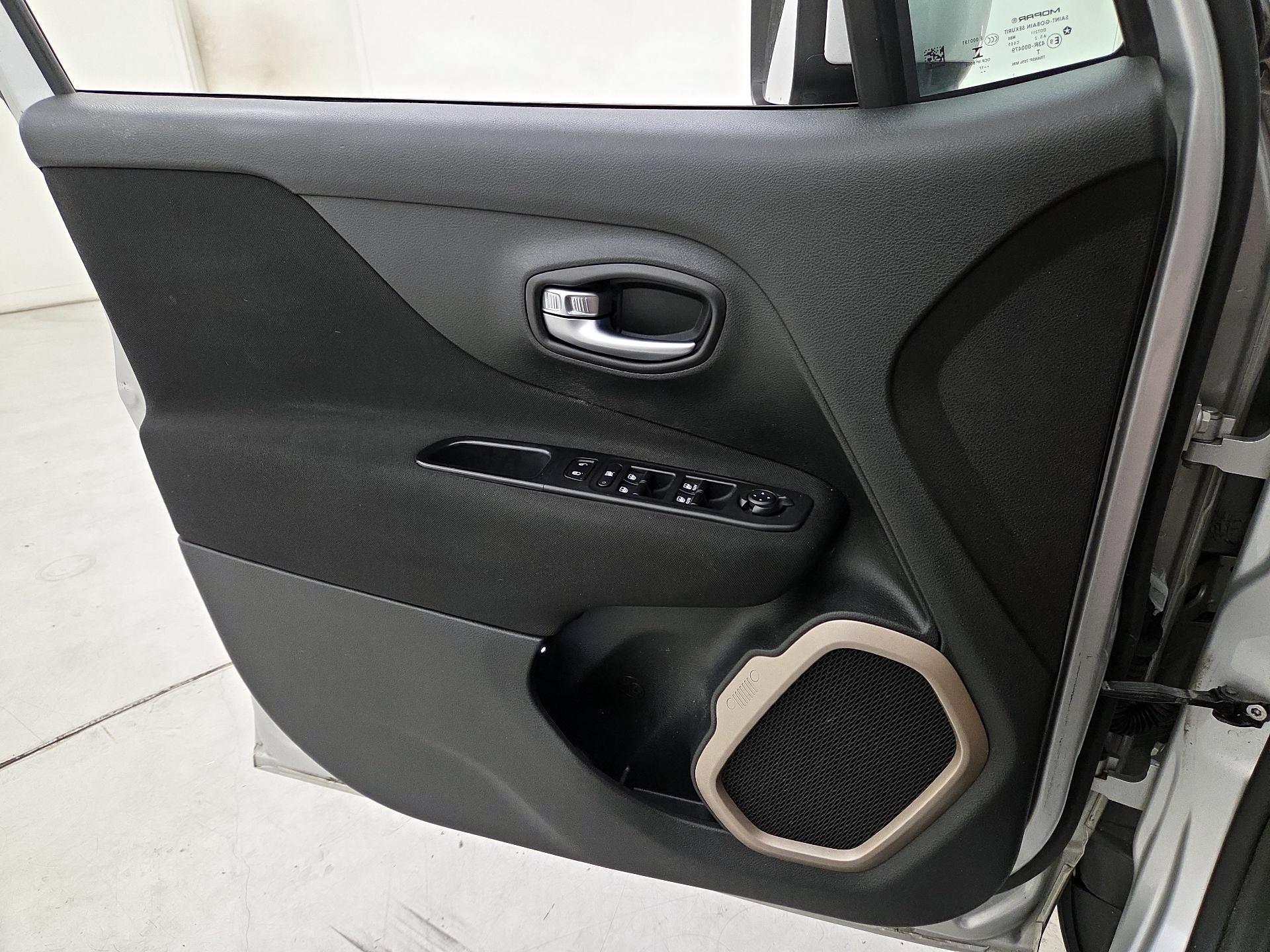 Thumbnail: 2017 Jeep Renegade - 12