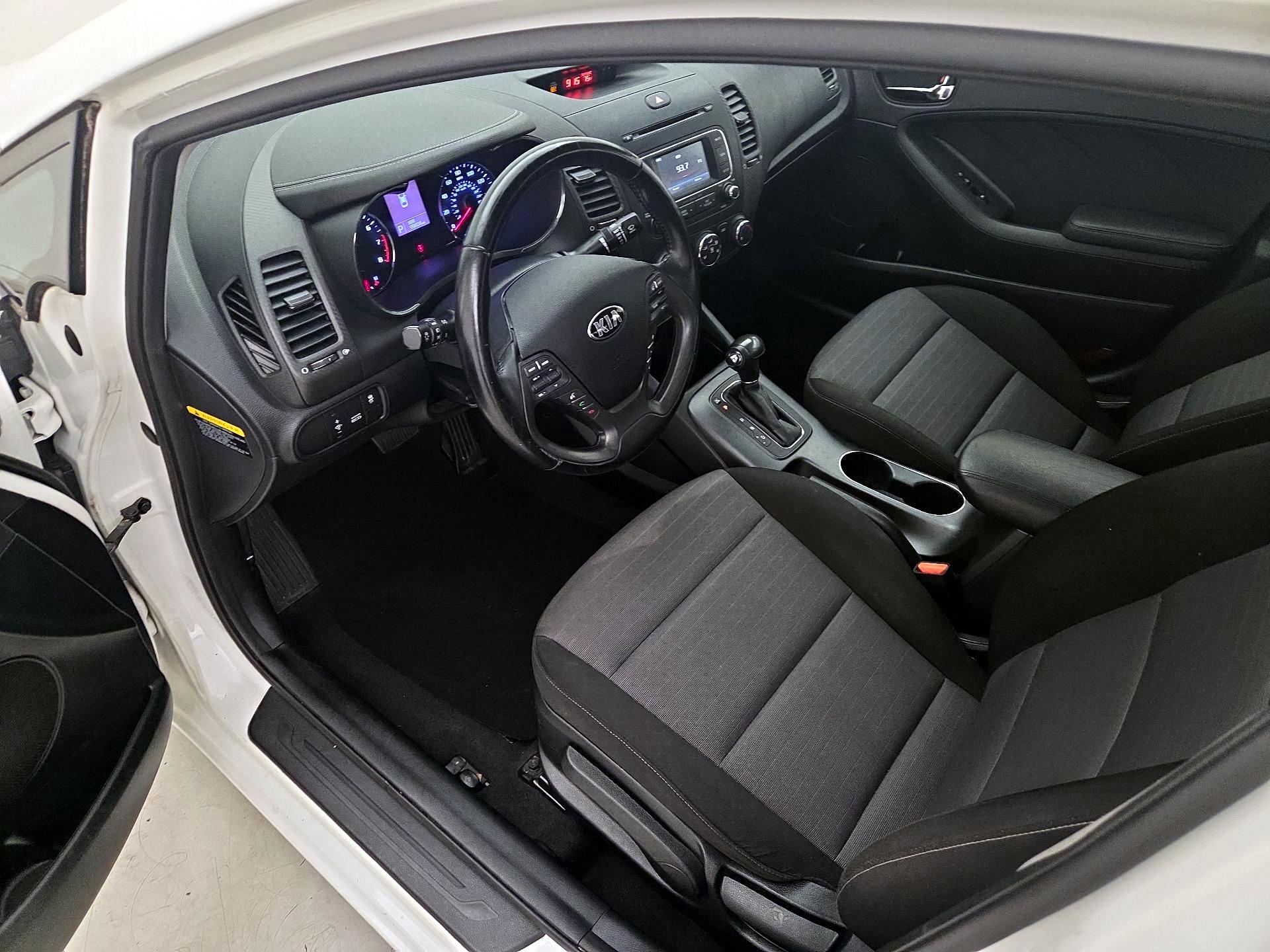 Thumbnail: 2016 Kia Forte - 11