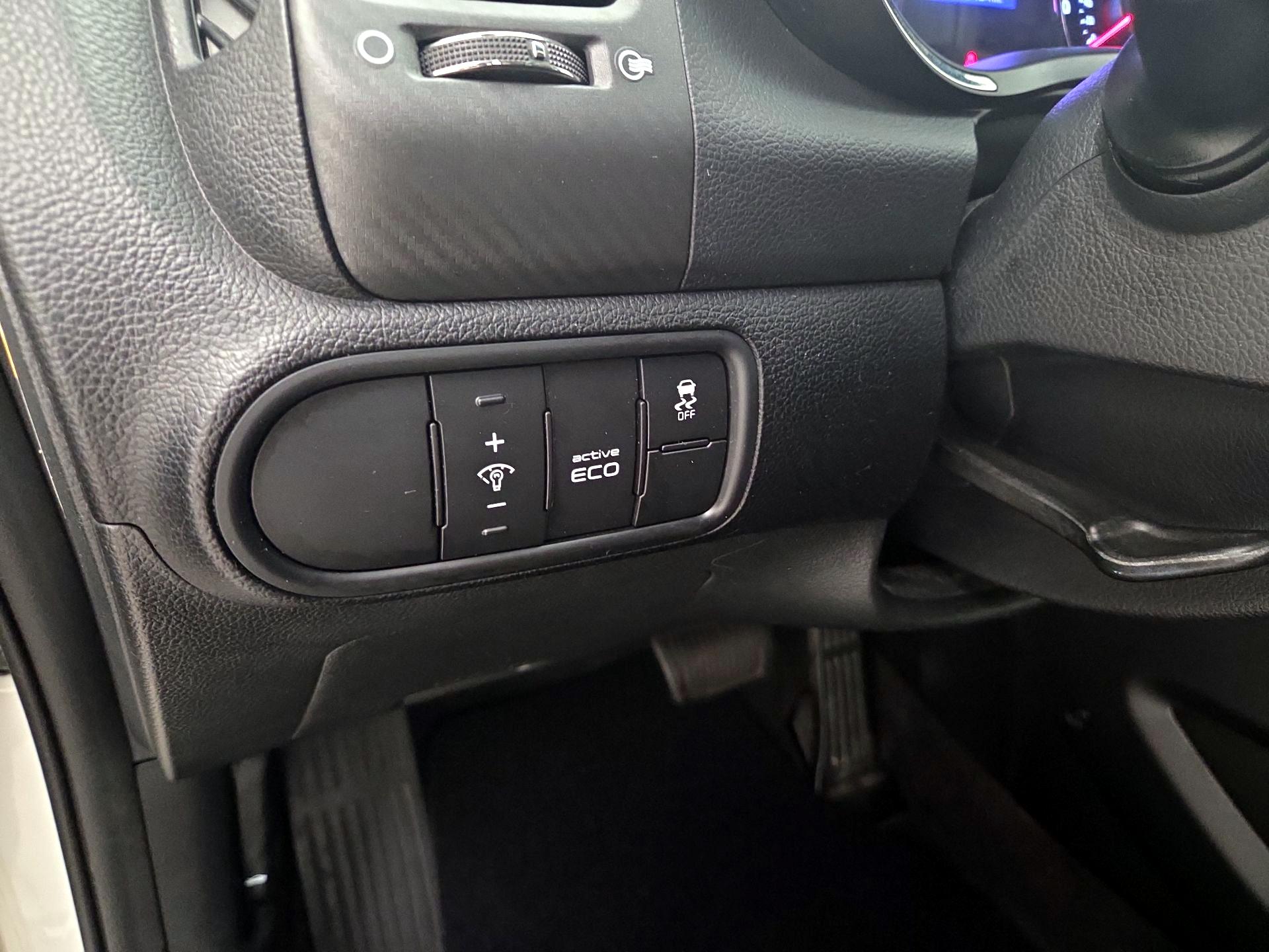 Thumbnail: 2016 Kia Forte - 13
