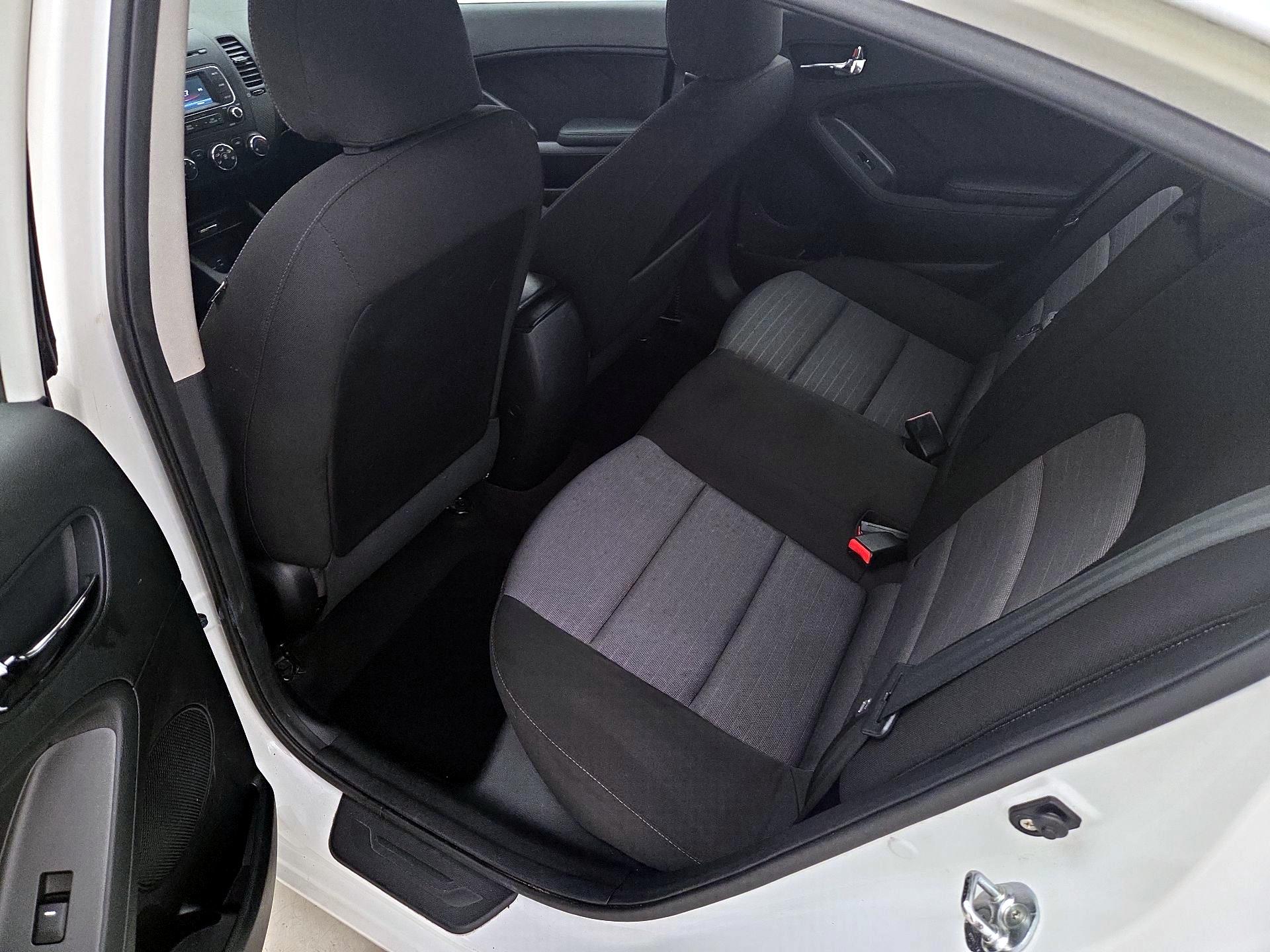 Thumbnail: 2016 Kia Forte - 19