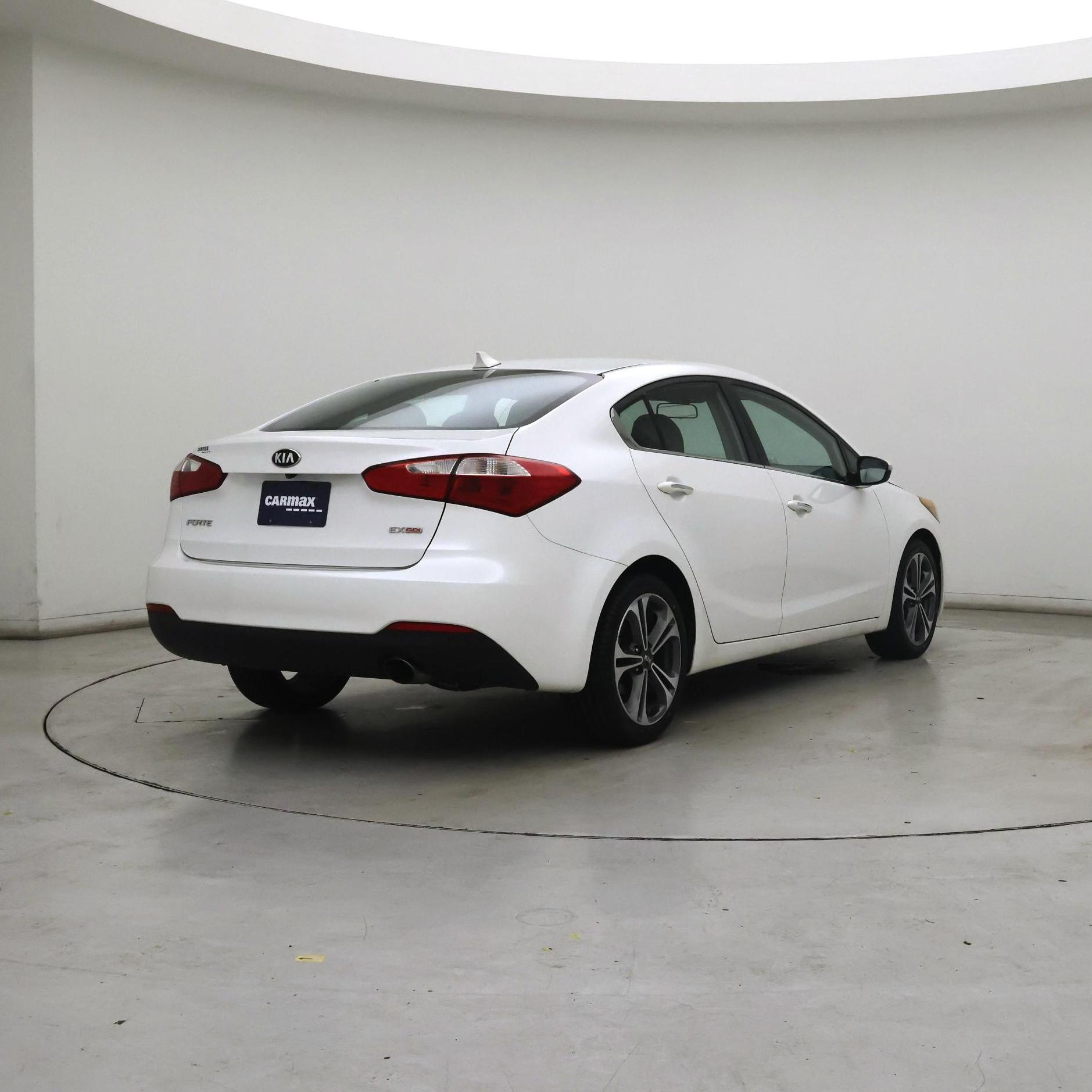Thumbnail: 2016 Kia Forte - 8