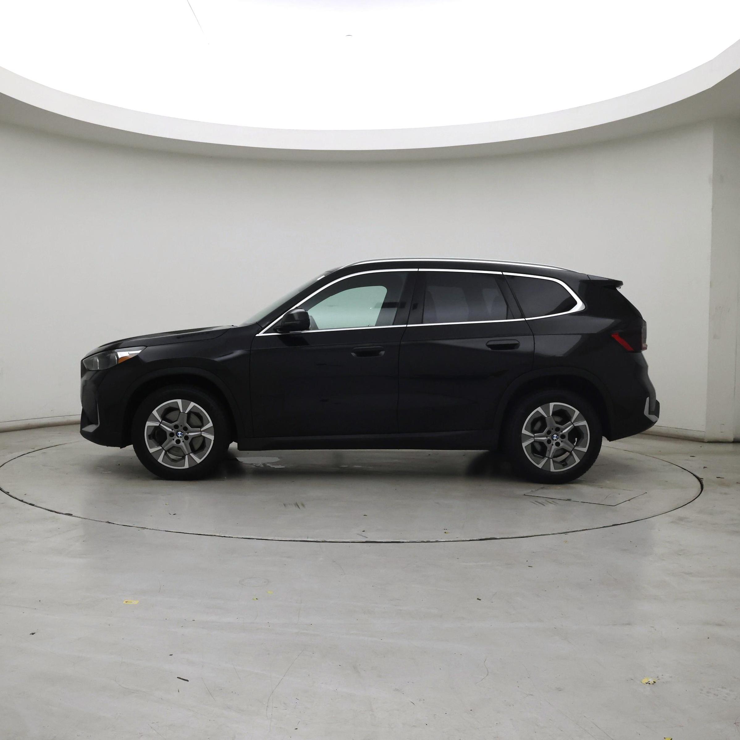Thumbnail: 2023 BMW X1 - 3