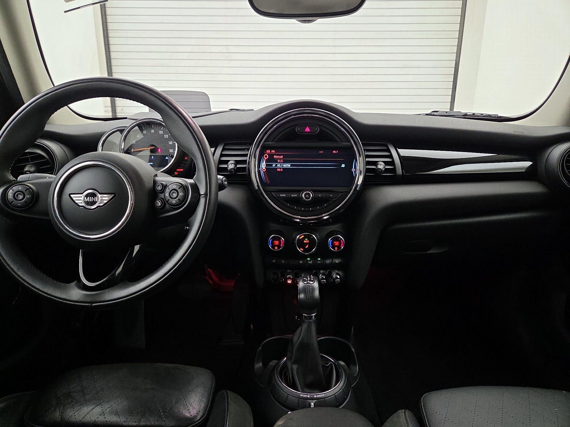 Thumbnail: 2016 MINI Cooper Hardtop - 9