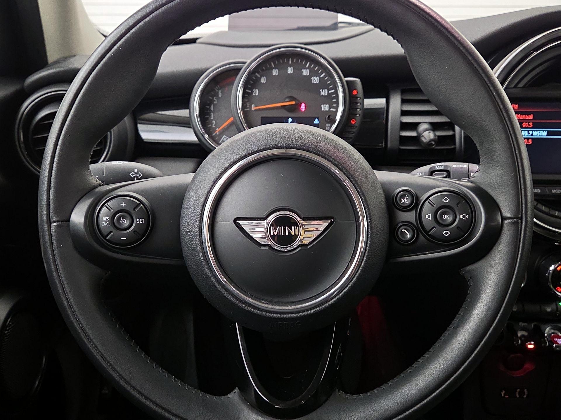 Thumbnail: 2016 MINI Cooper Hardtop - 10