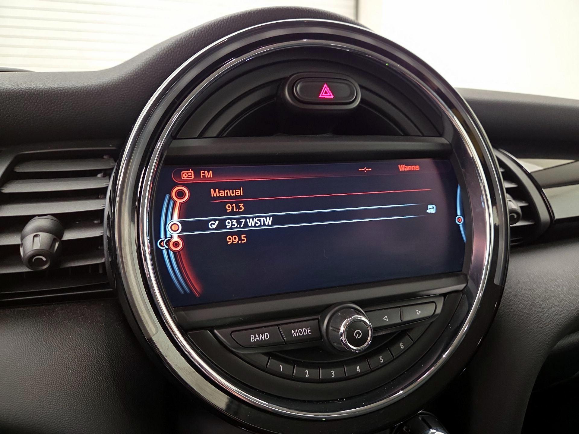 Thumbnail: 2016 MINI Cooper Hardtop - 13
