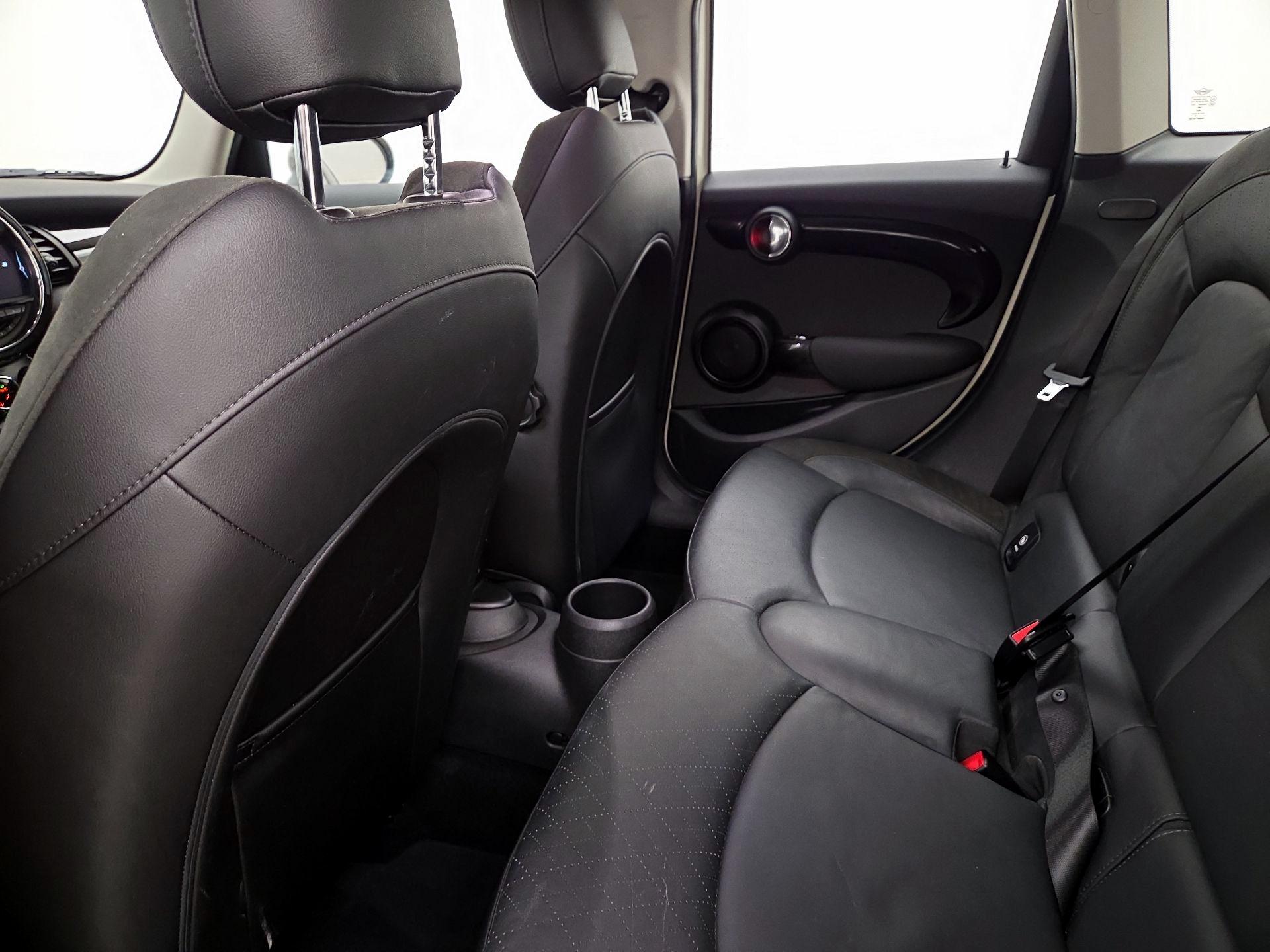 Thumbnail: 2016 MINI Cooper Hardtop - 16