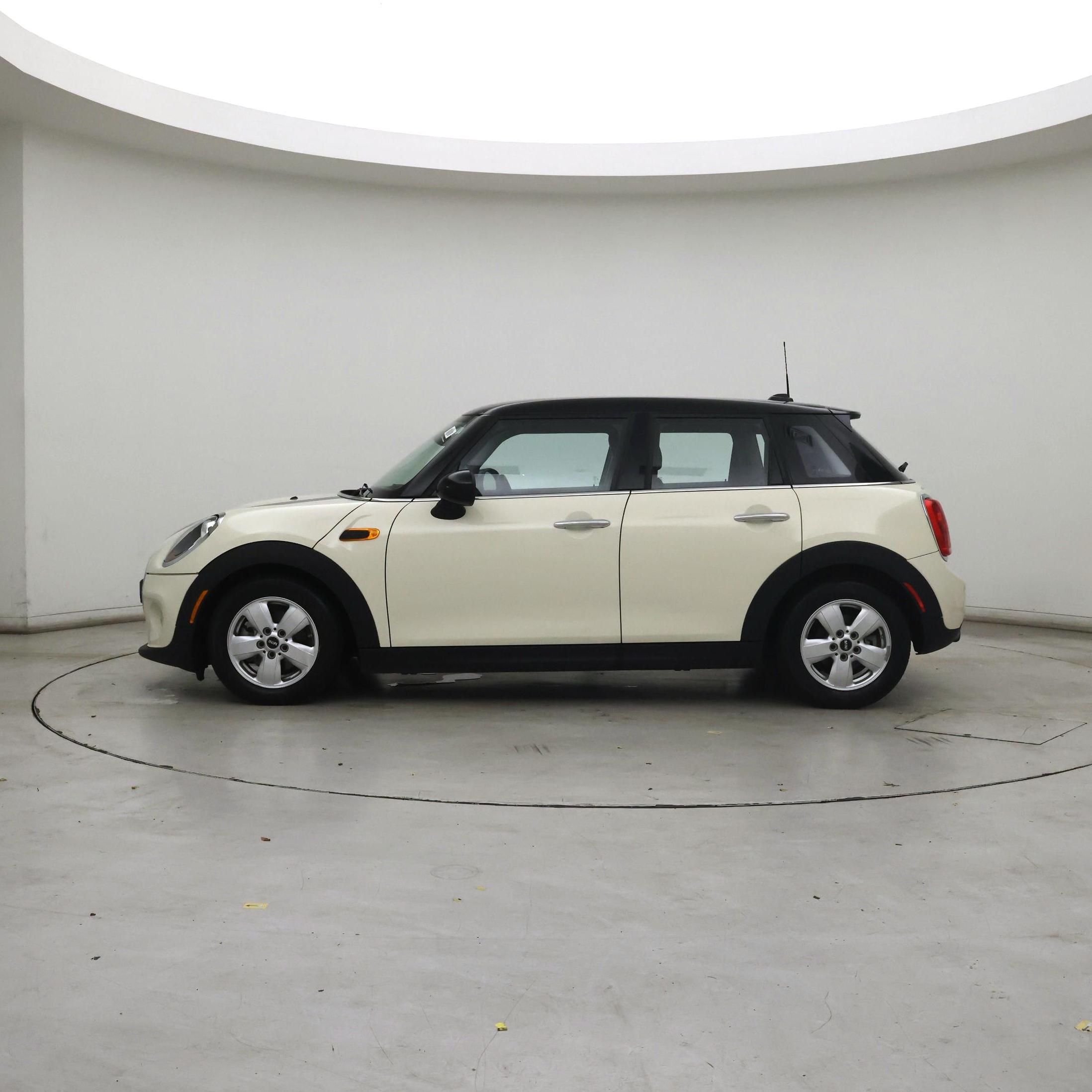 Thumbnail: 2016 MINI Cooper Hardtop - 3