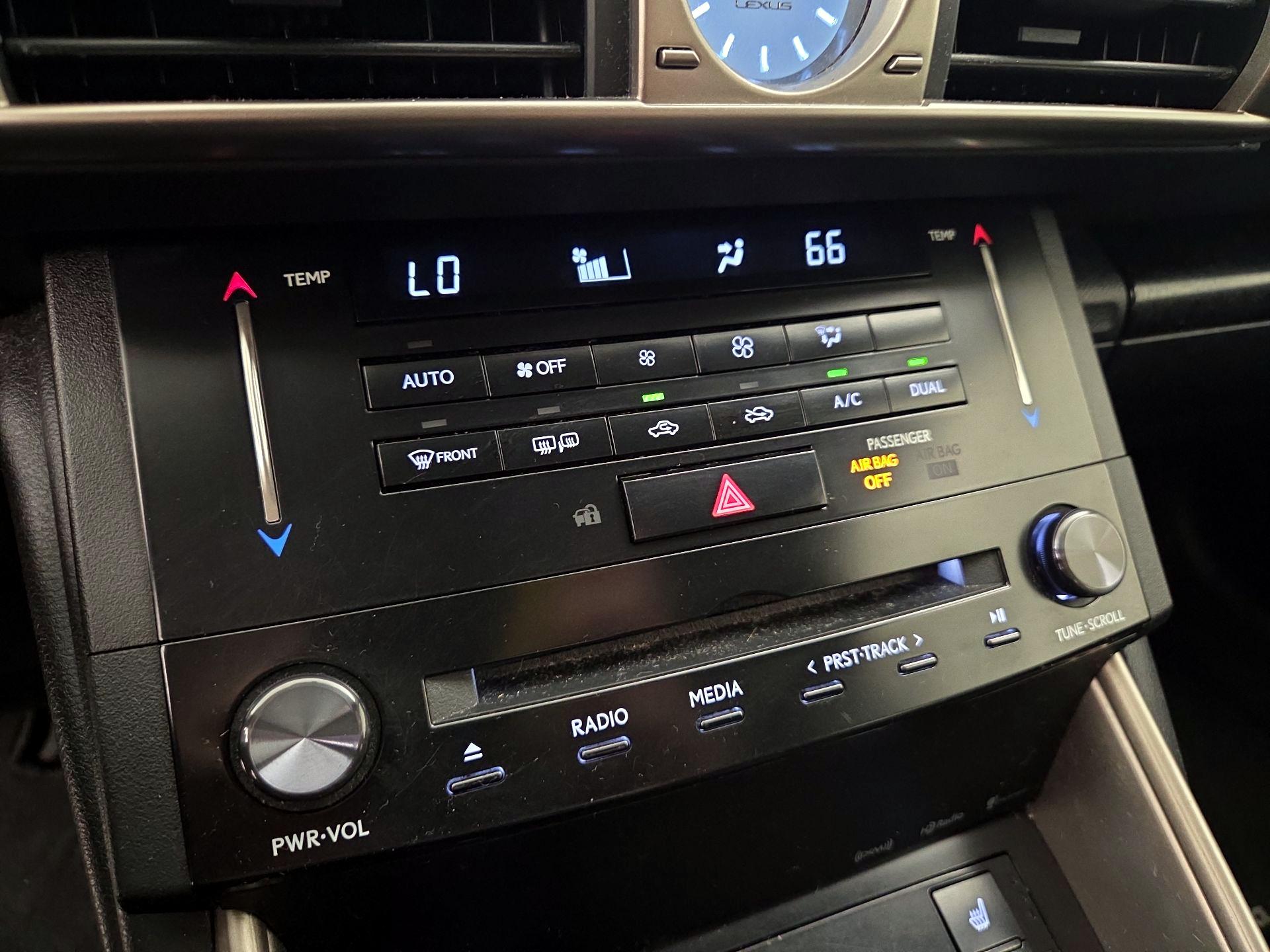 Thumbnail: 2014 Lexus IS - 16