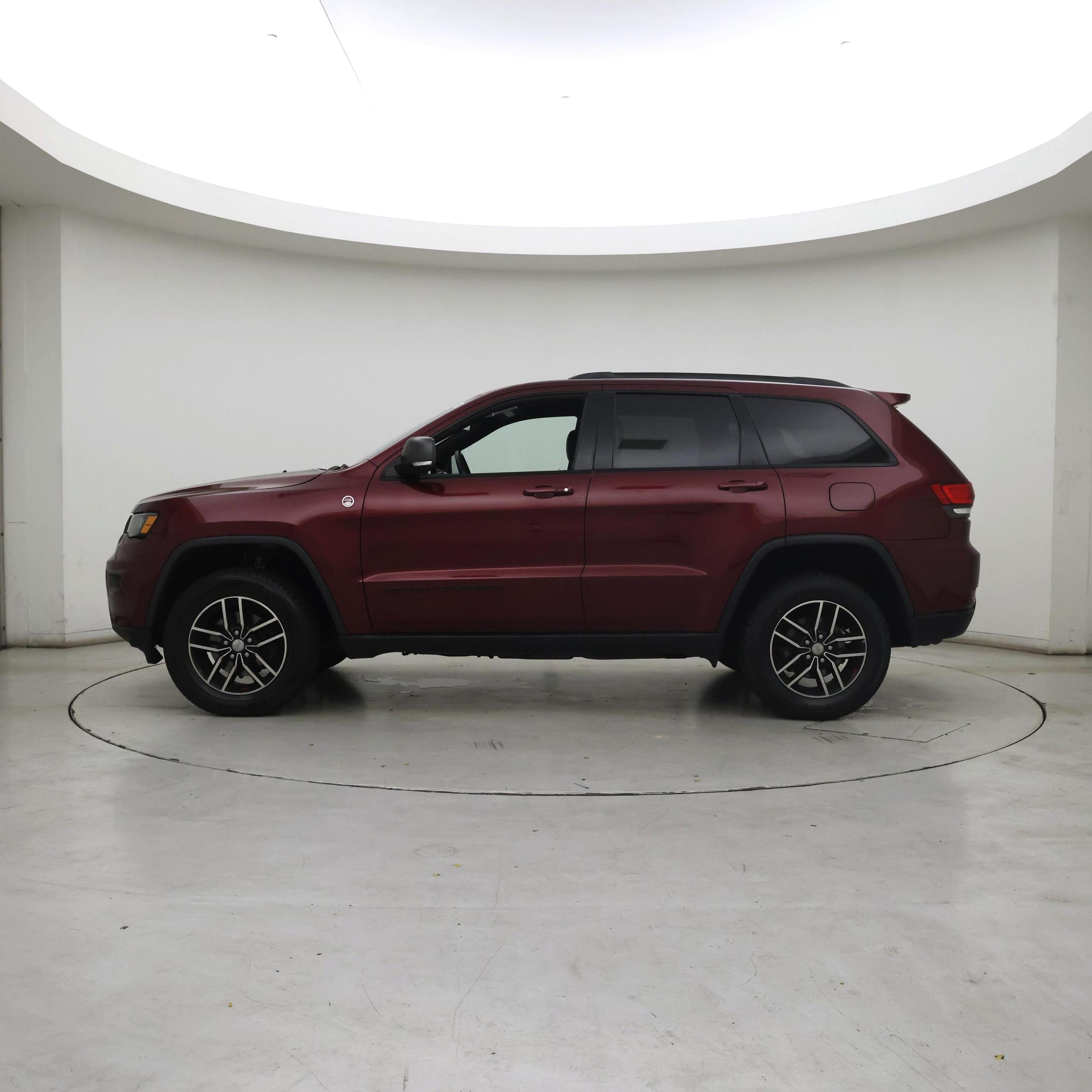 Thumbnail: 2018 Jeep Grand Cherokee - 3