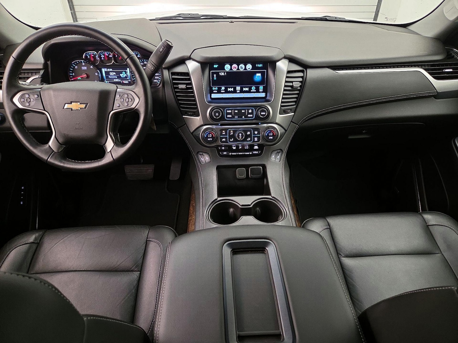 2018 Chevrolet Suburban LT - Photo 10