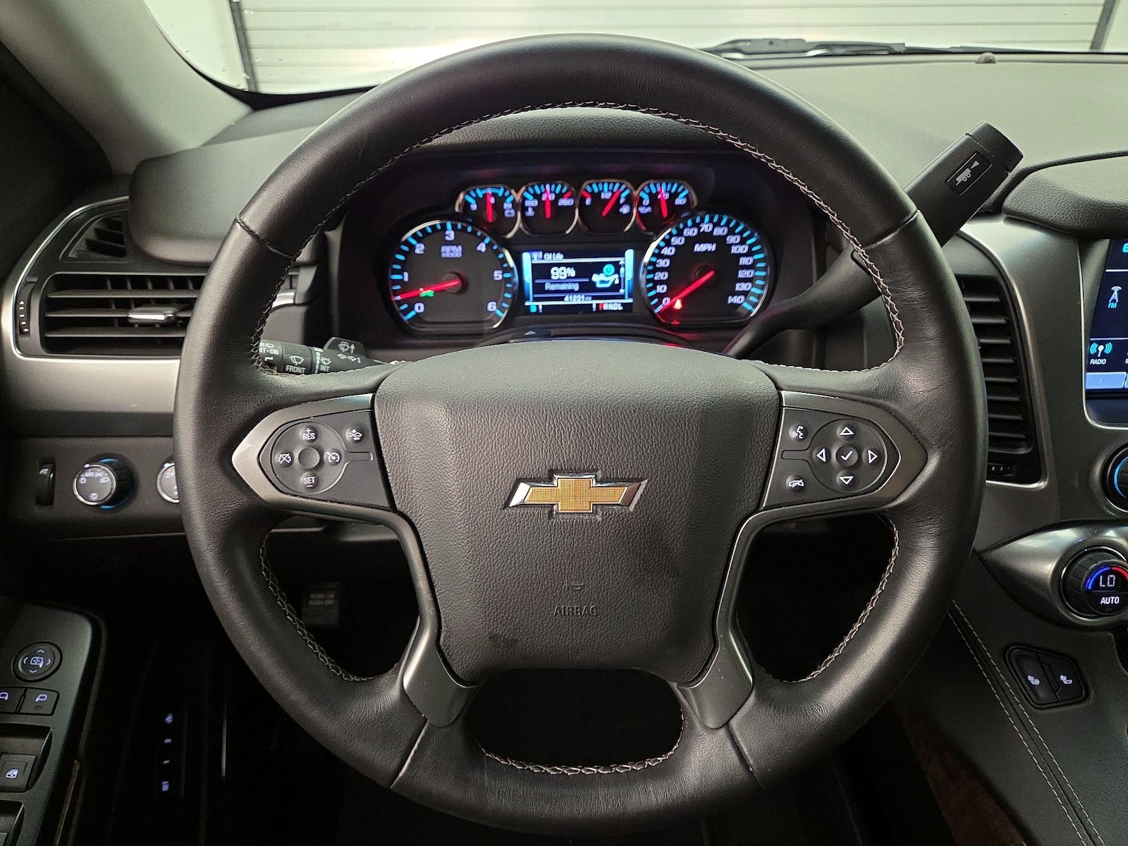 2018 Chevrolet Suburban LT - Photo 11