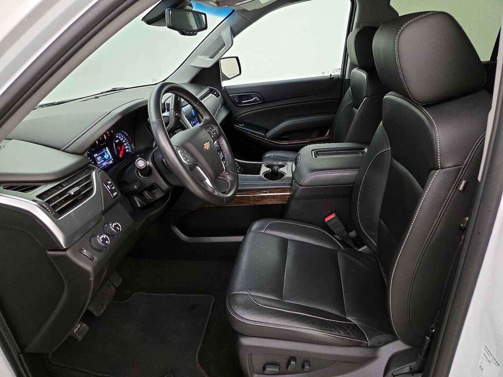 2018 Chevrolet Suburban LT - Photo 12
