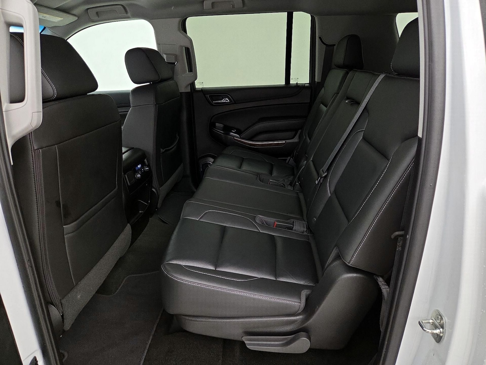 2018 Chevrolet Suburban LT - Photo 20