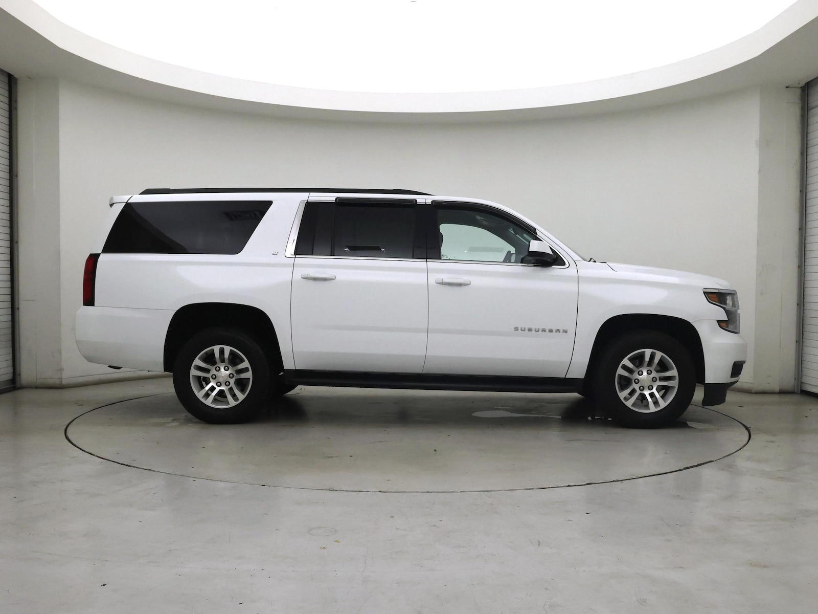2018 Chevrolet Suburban LT - Photo 8