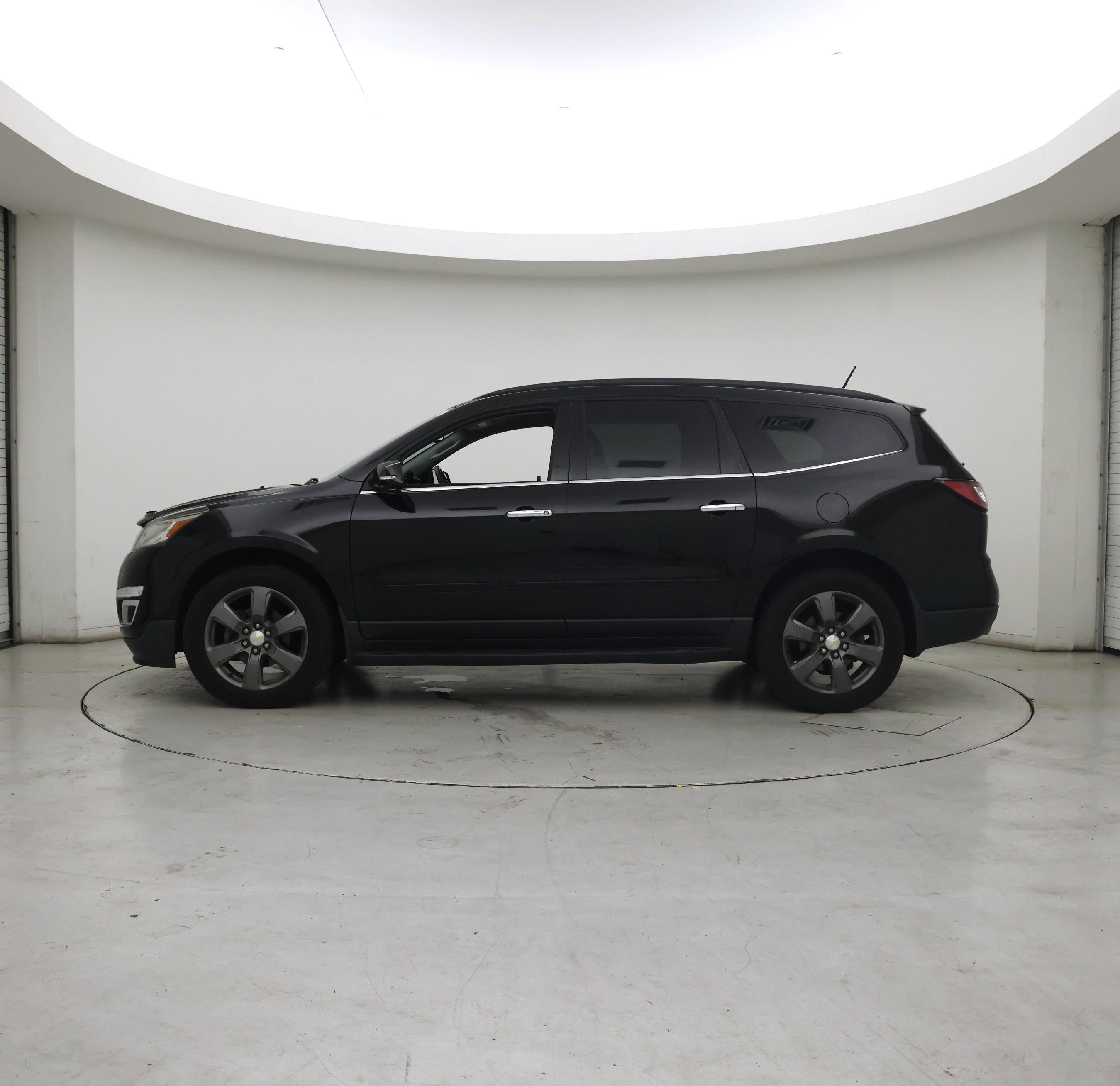 Thumbnail: 2017 Chevrolet Traverse - 3