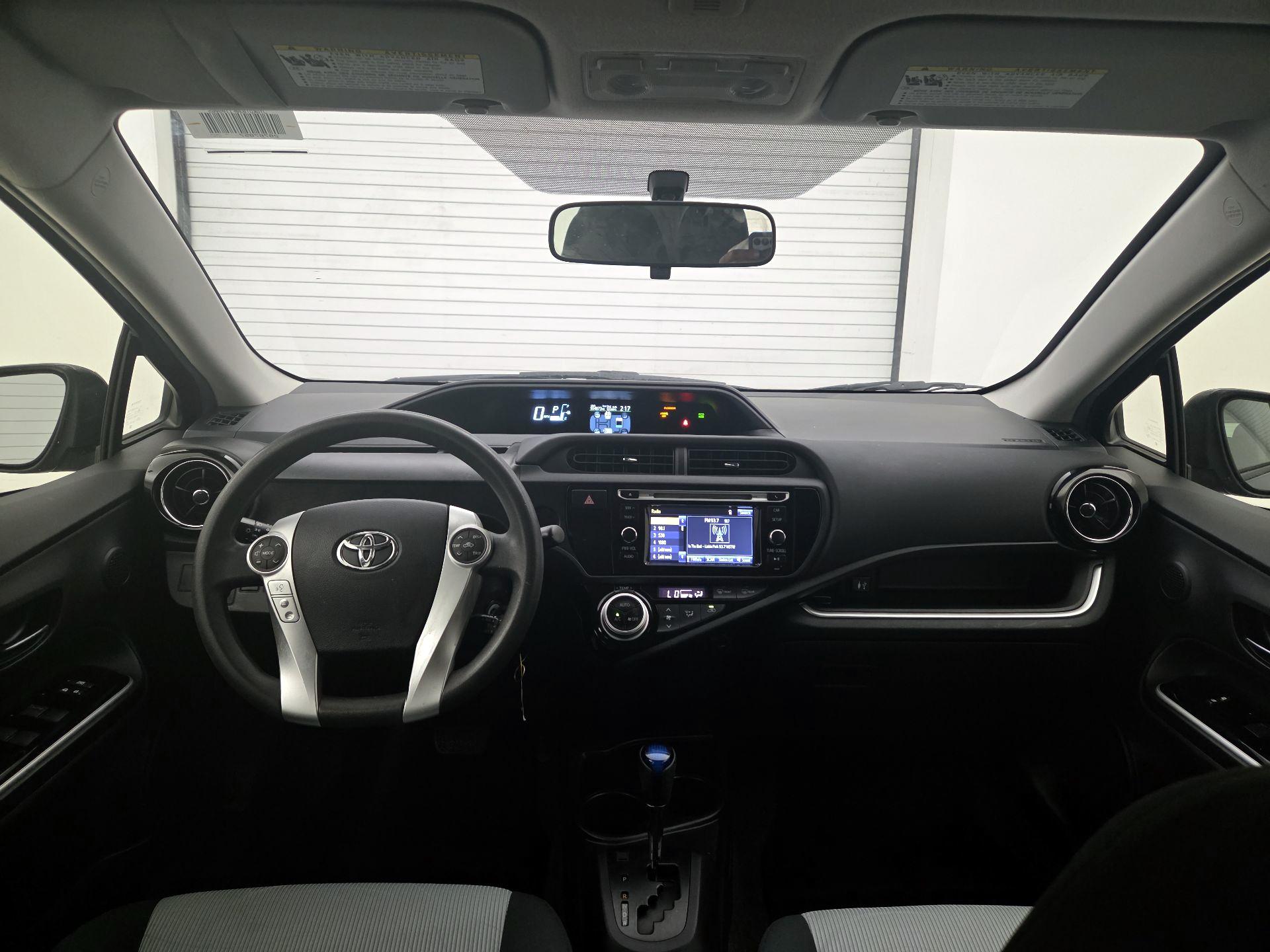 Thumbnail: 2015 Toyota Prius c - 9