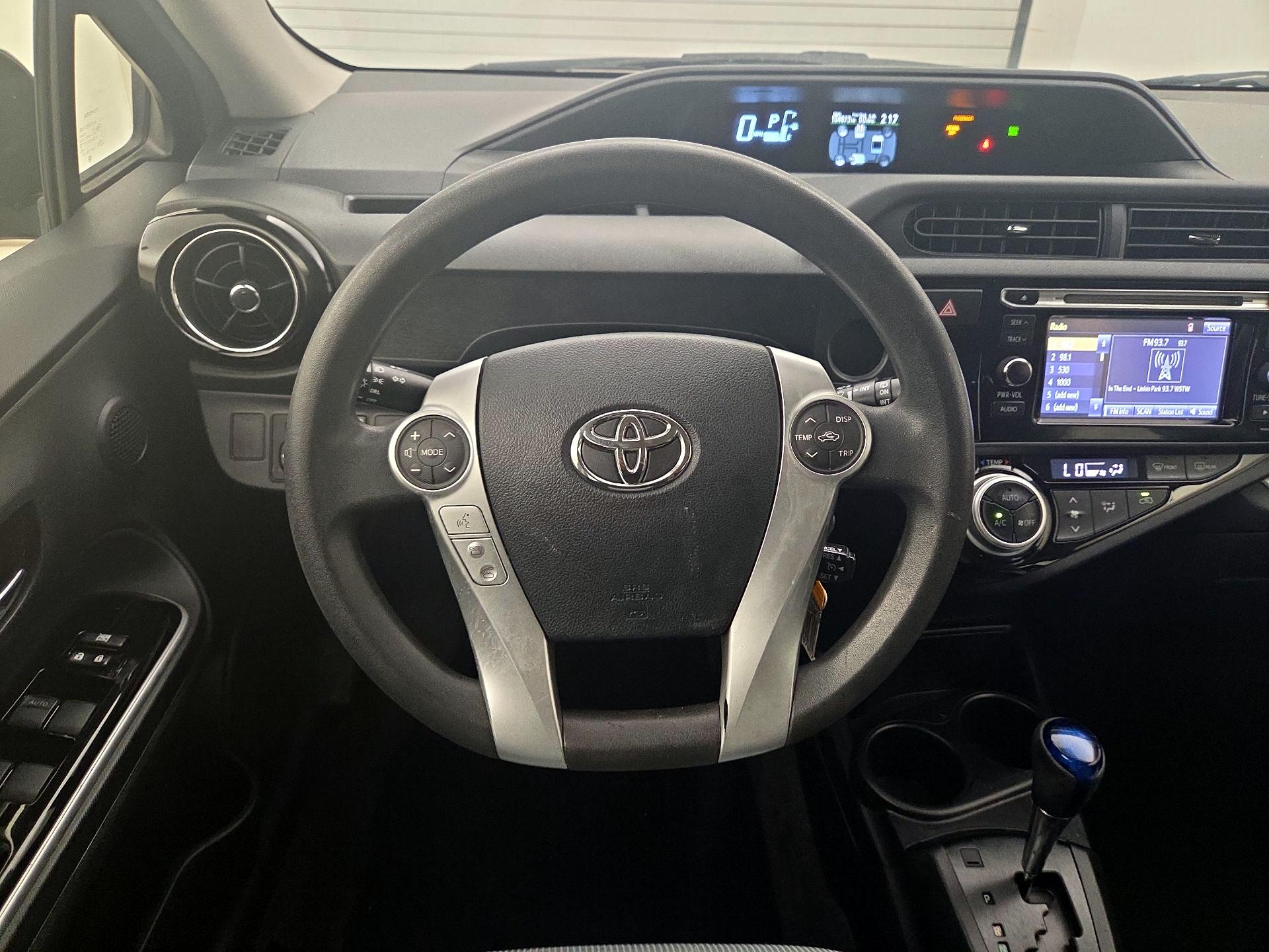 Thumbnail: 2015 Toyota Prius c - 10