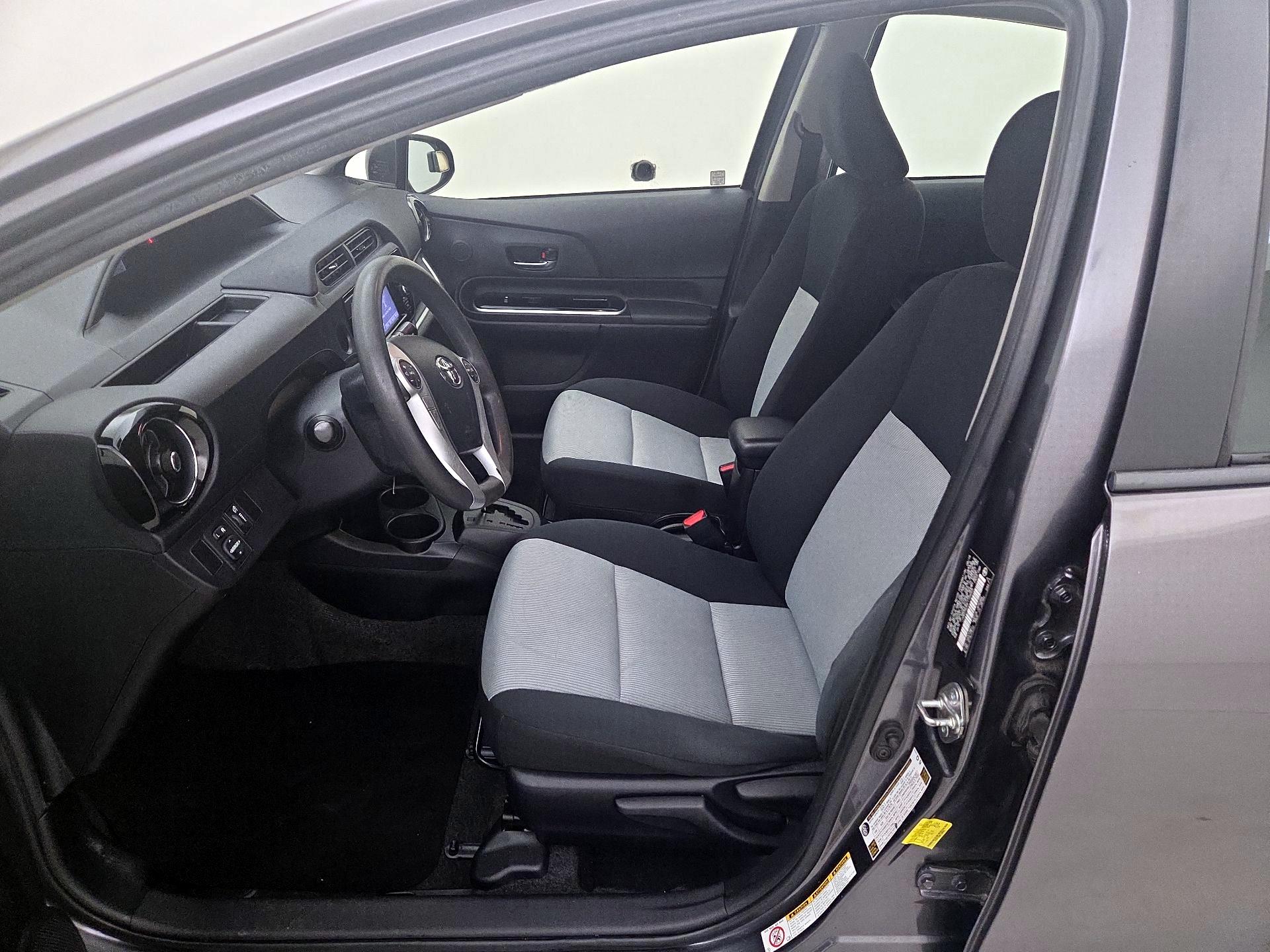 Thumbnail: 2015 Toyota Prius c - 11