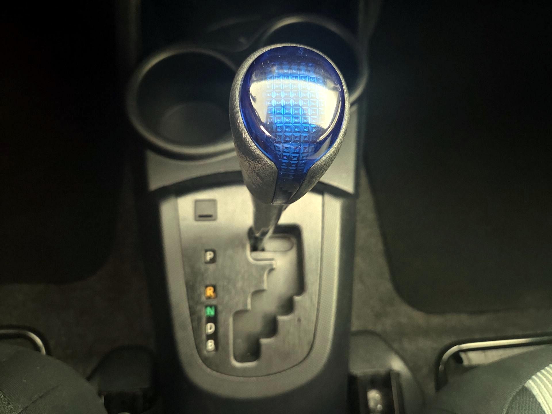 Thumbnail: 2015 Toyota Prius c - 16