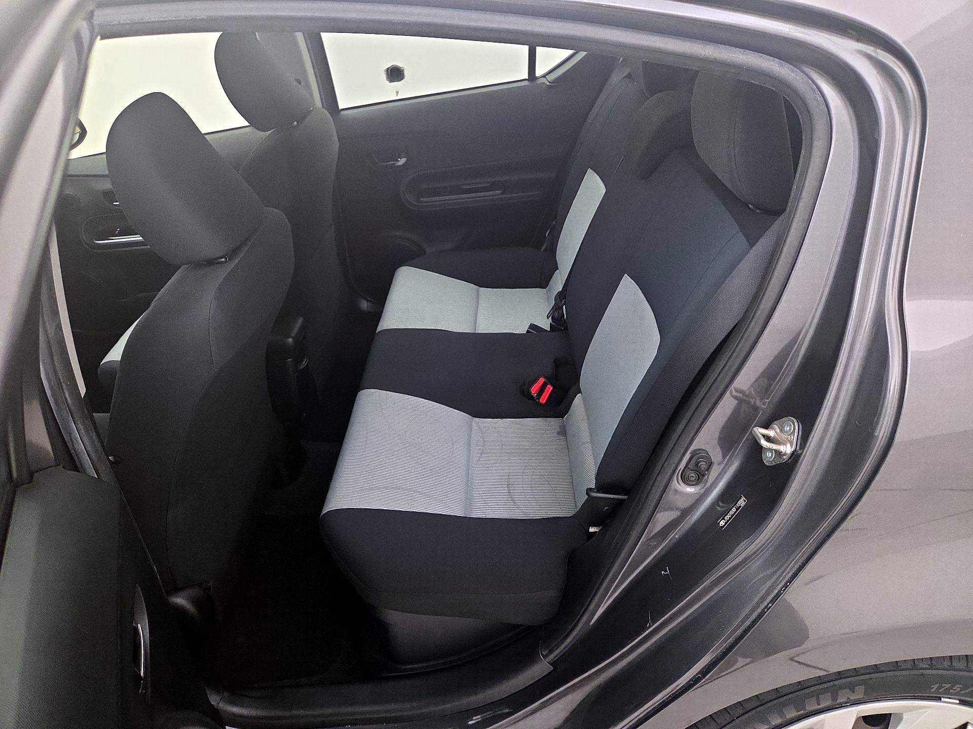 Thumbnail: 2015 Toyota Prius c - 17