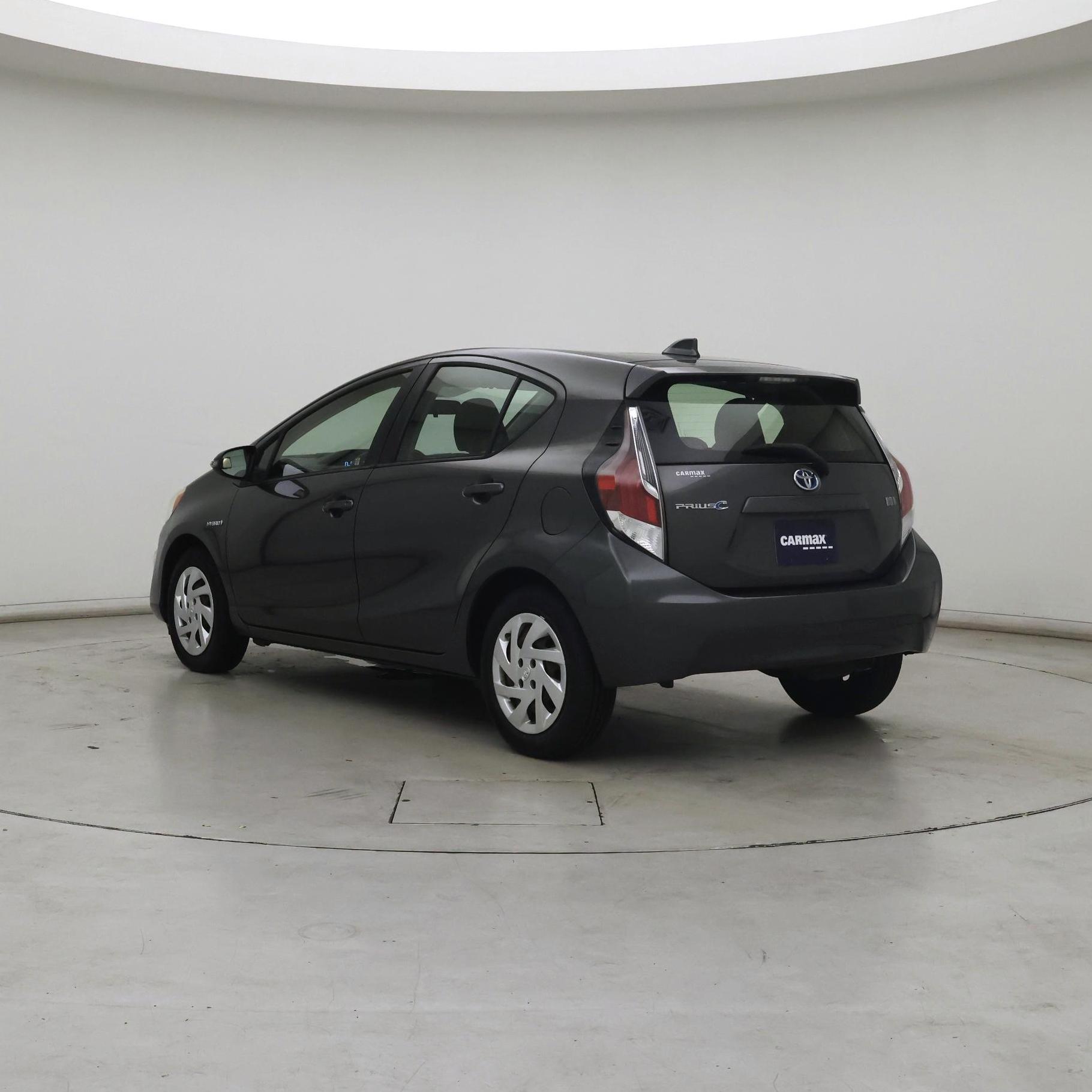 Thumbnail: 2015 Toyota Prius c - 2
