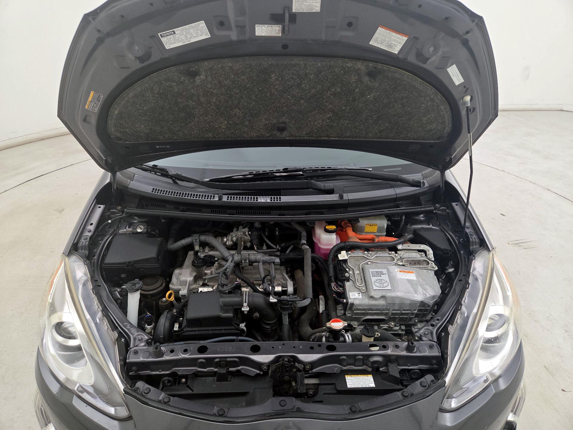 Thumbnail: 2015 Toyota Prius c - 19