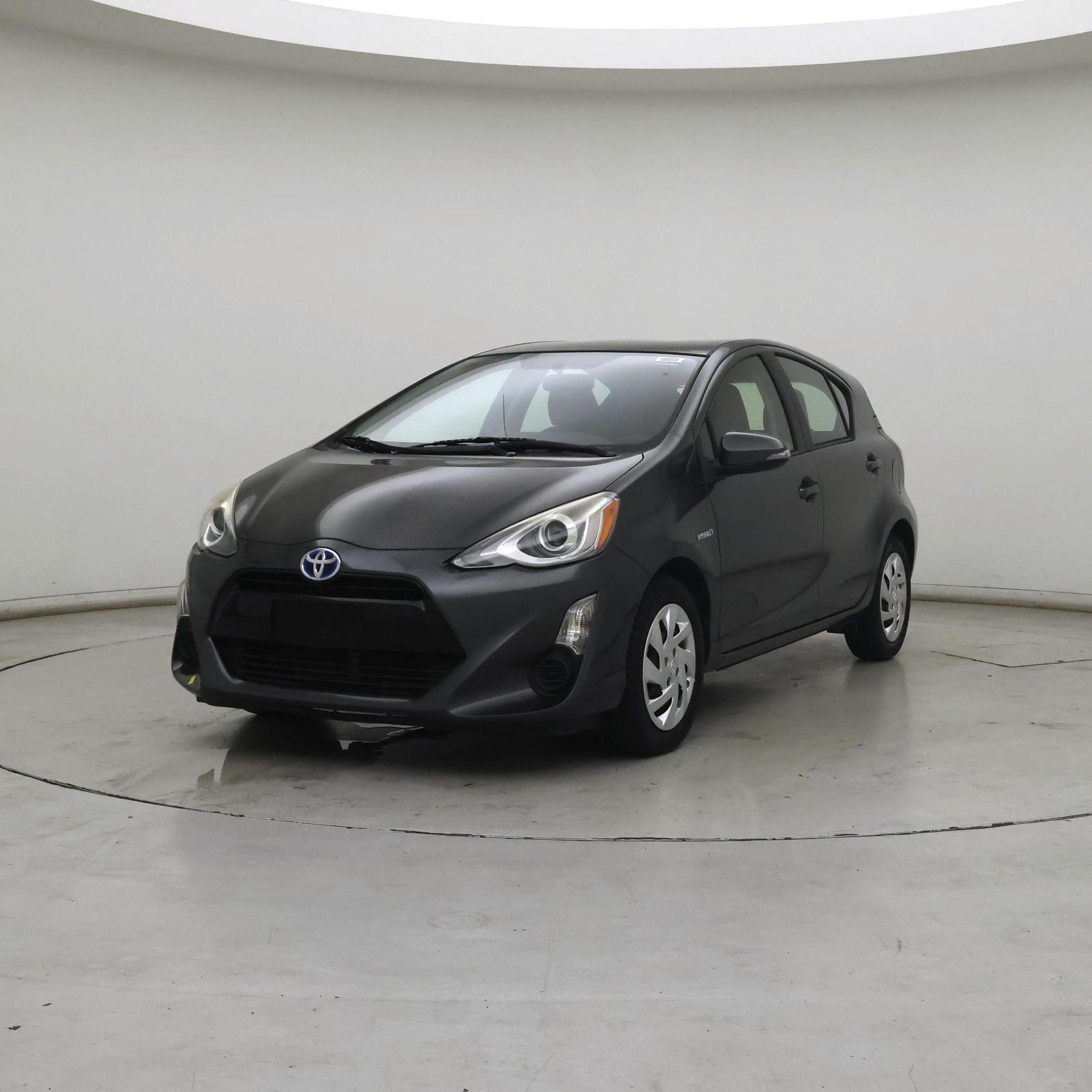 Thumbnail: 2015 Toyota Prius c - 4