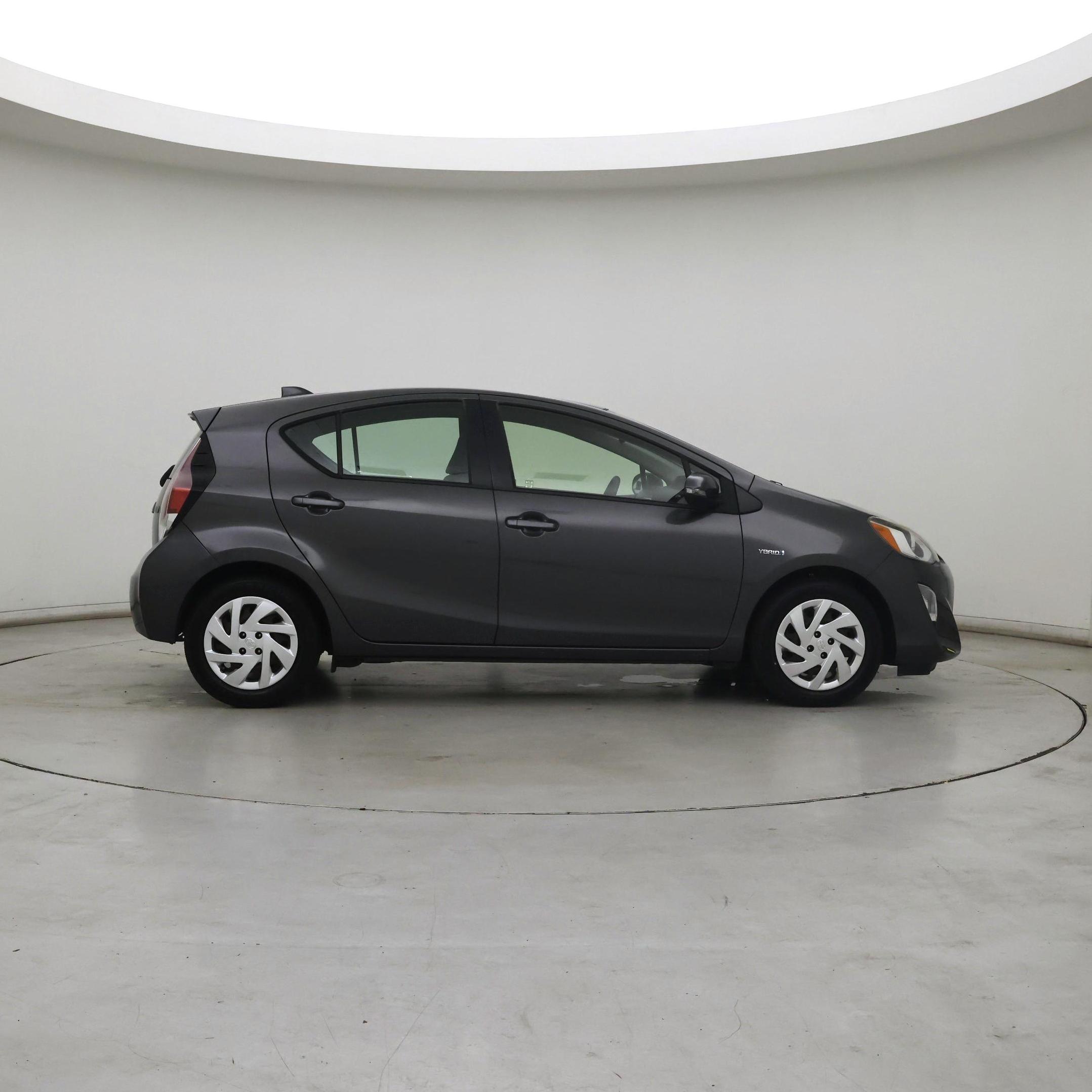 Thumbnail: 2015 Toyota Prius c - 7