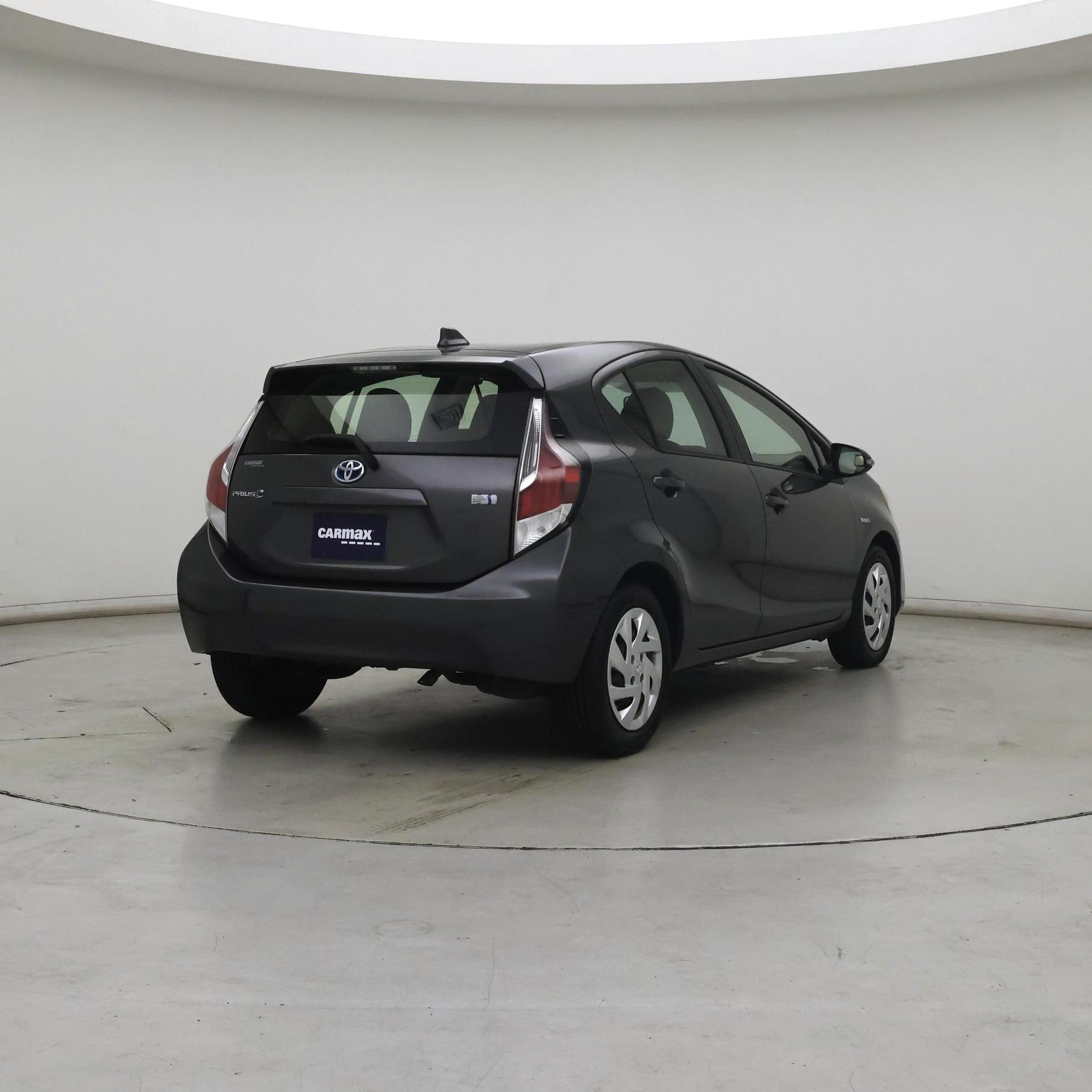 Thumbnail: 2015 Toyota Prius c - 8