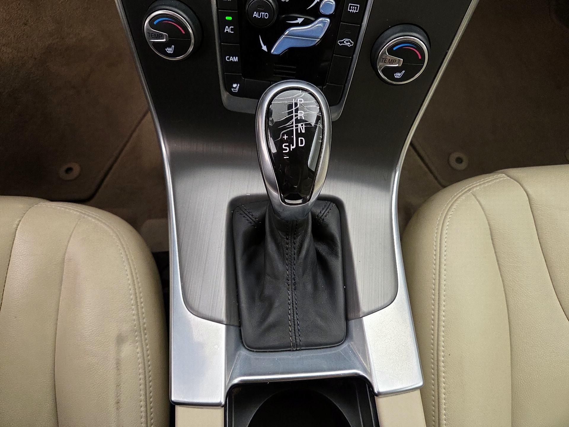 Thumbnail: 2015 Volvo S60 - 17