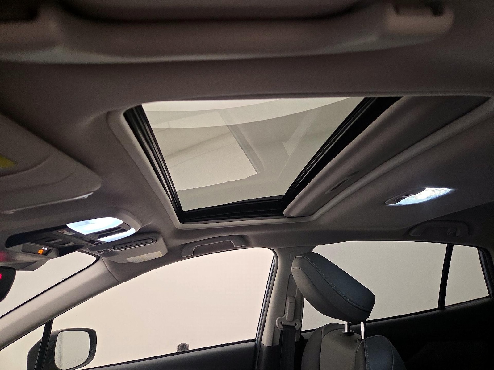 Sunroof(s) & Overhead Airbags