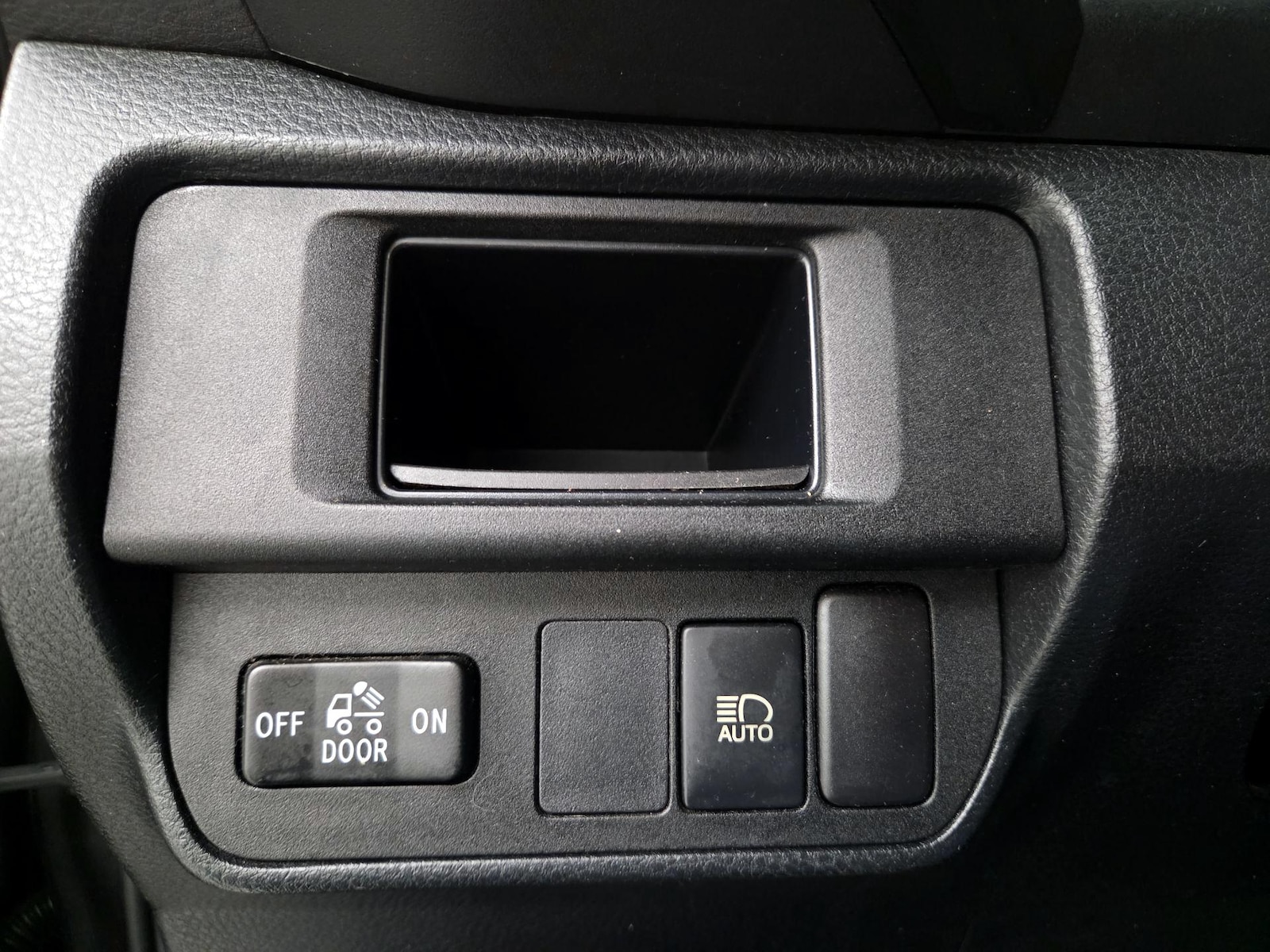 2018 Toyota Tacoma SR - Photo 14