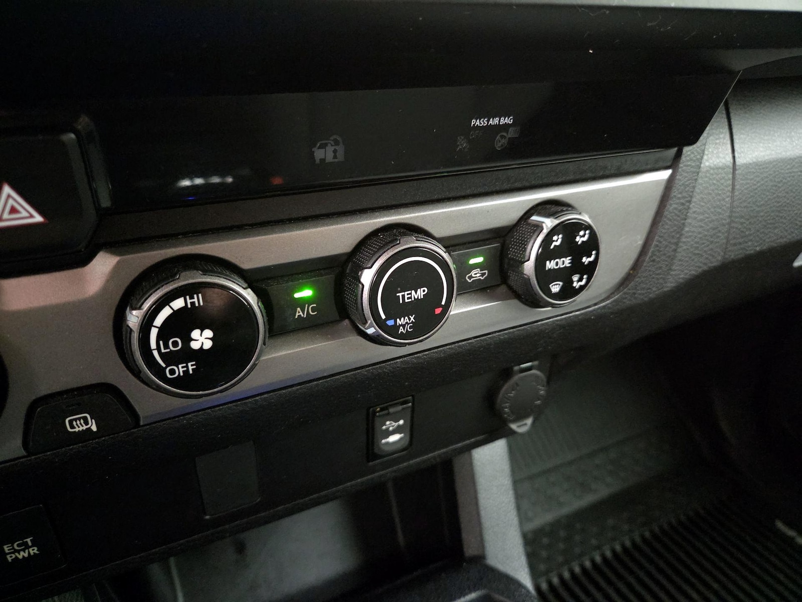 2018 Toyota Tacoma SR - Photo 17