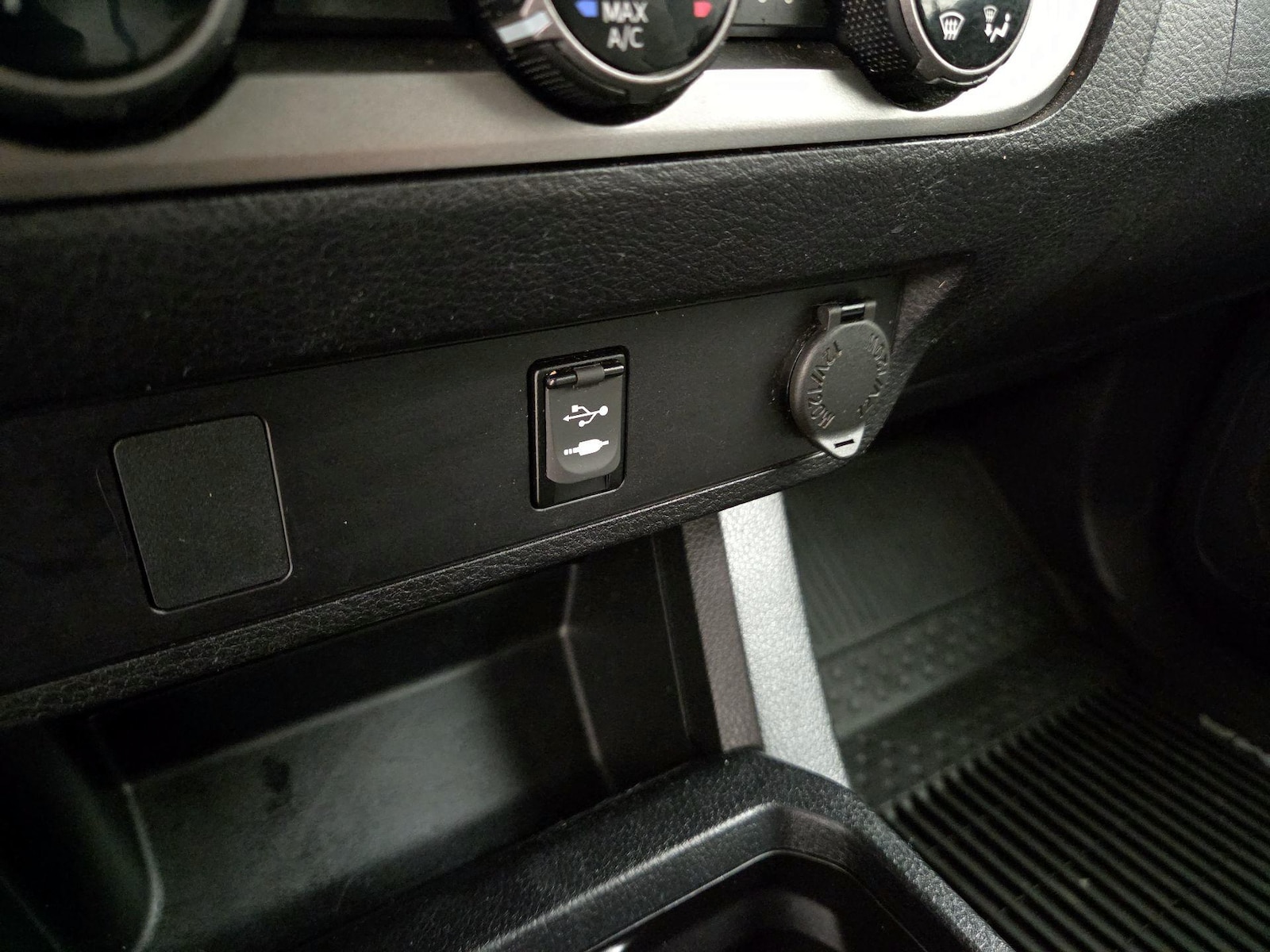 2018 Toyota Tacoma SR - Photo 19