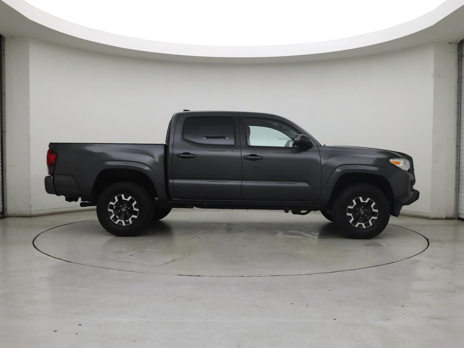 2018 Toyota Tacoma SR - Photo 8