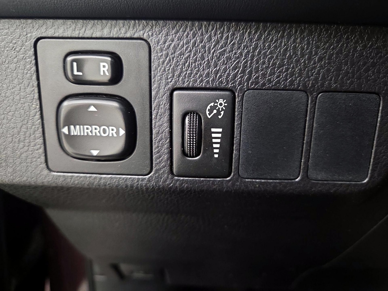 2016 Toyota RAV4 XLE - Photo 14