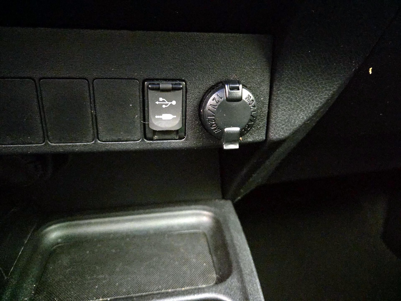 2016 Toyota RAV4 XLE - Photo 19