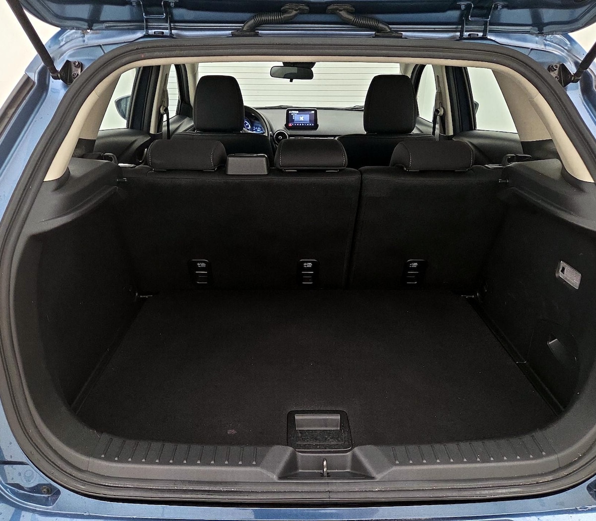 Trunk/Cargo (Seats Up)