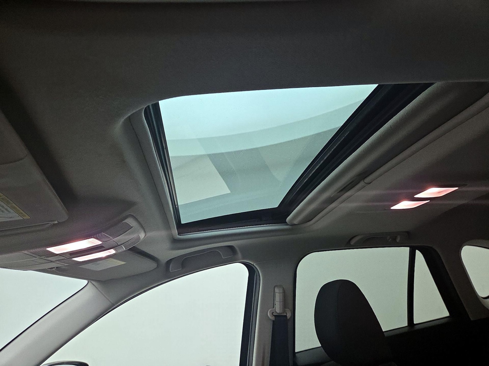 Sunroof(s) & Overhead Airbags