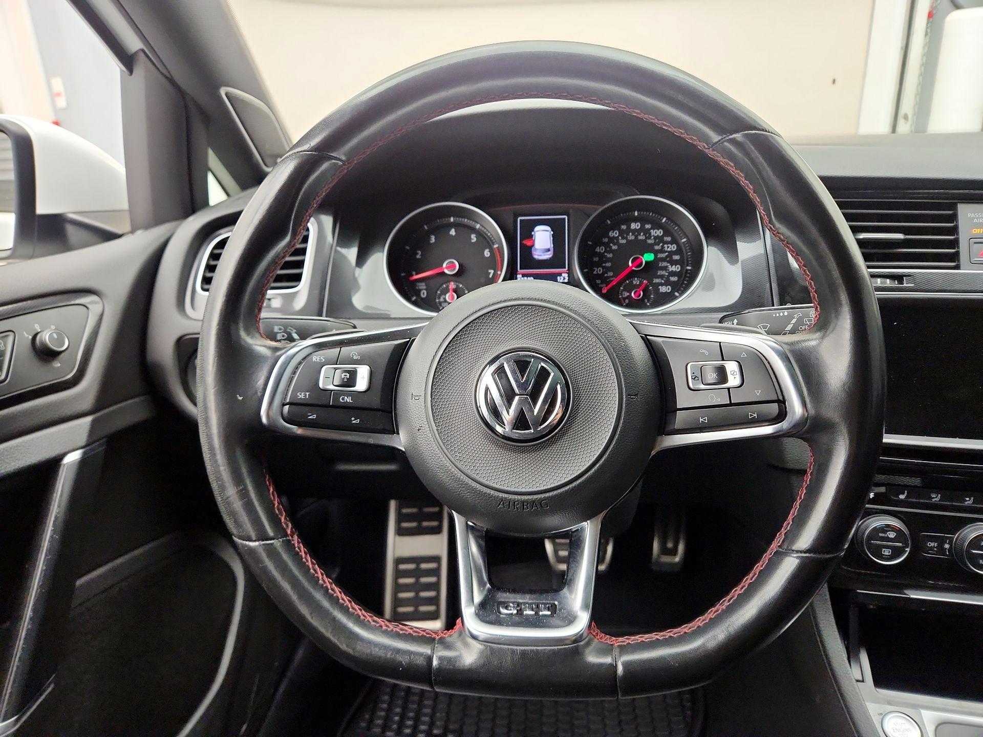 Thumbnail: 2017 Volkswagen Golf - 10