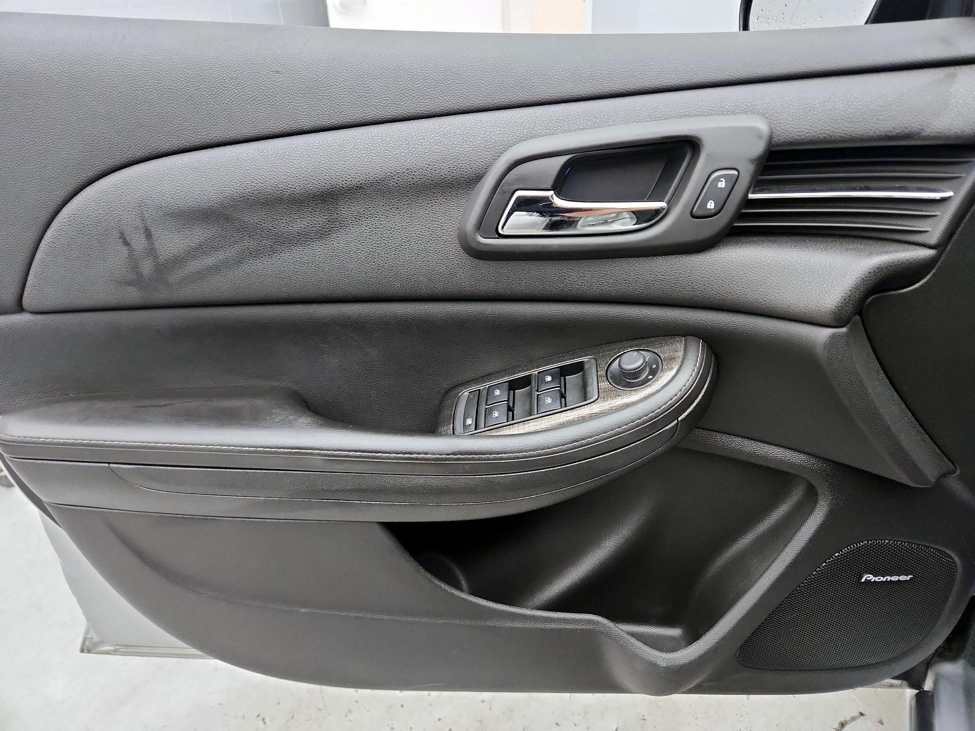 Thumbnail: 2015 Chevrolet Malibu - 12