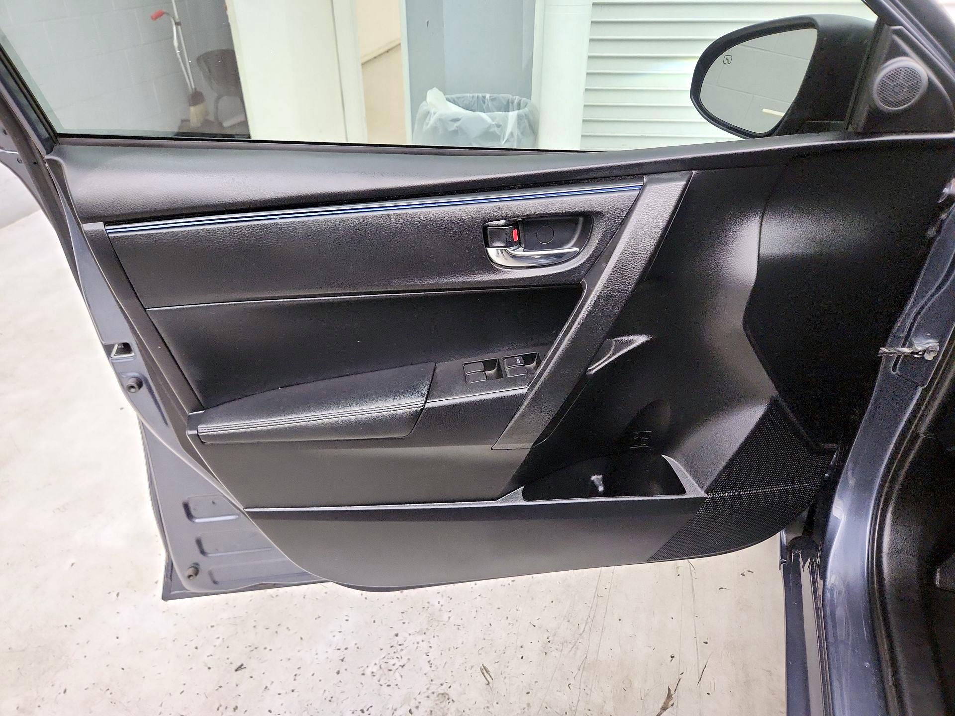 Thumbnail: 2018 Toyota Corolla - 12