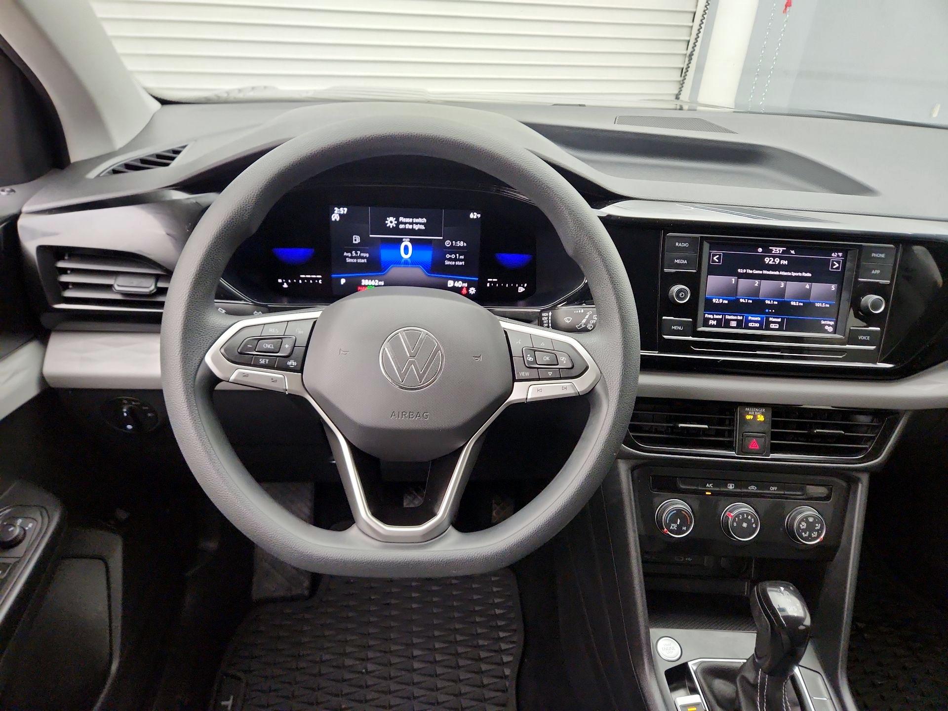 Thumbnail: 2022 Volkswagen Taos - 10