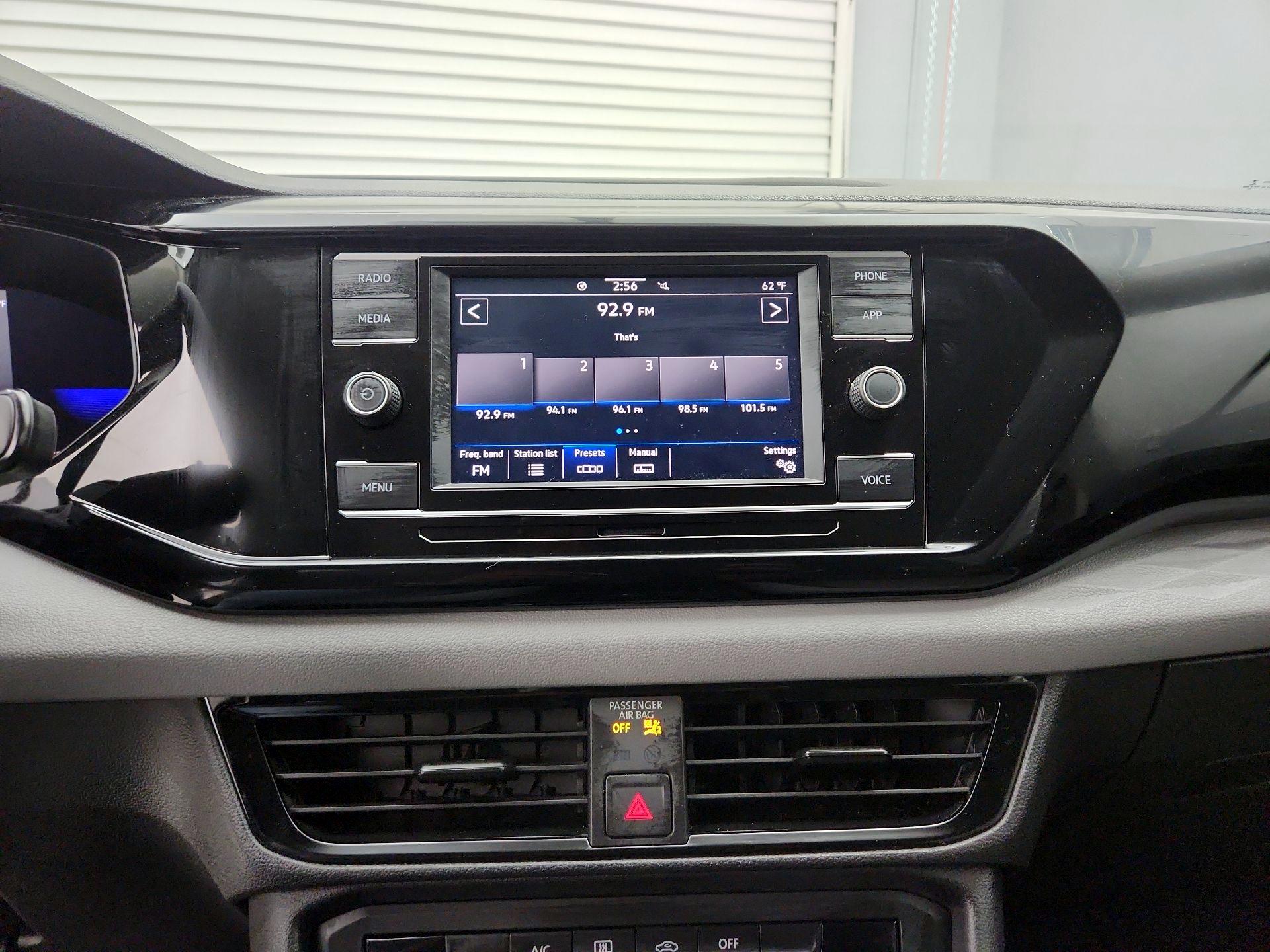 Thumbnail: 2022 Volkswagen Taos - 15