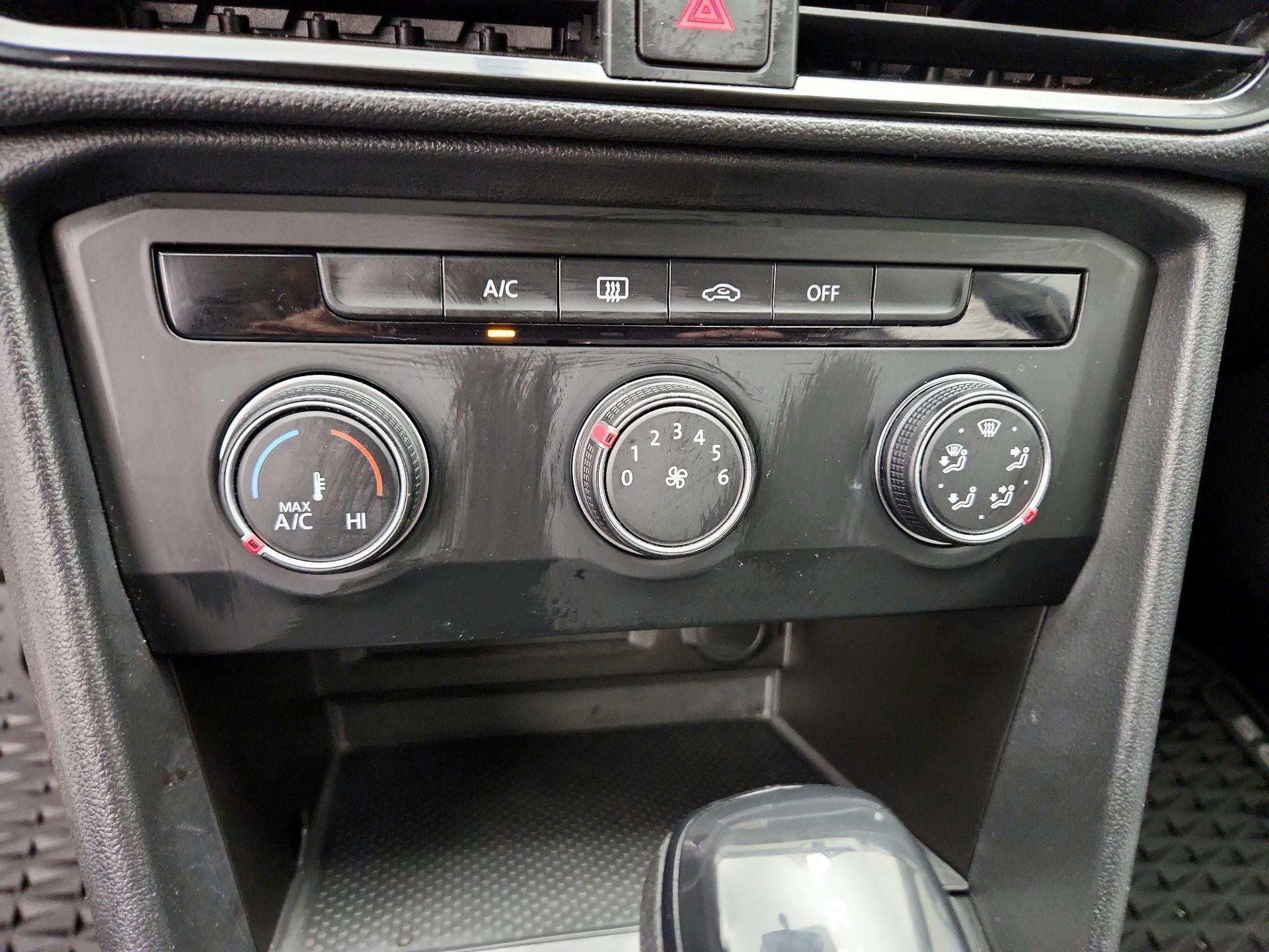 Thumbnail: 2022 Volkswagen Taos - 16