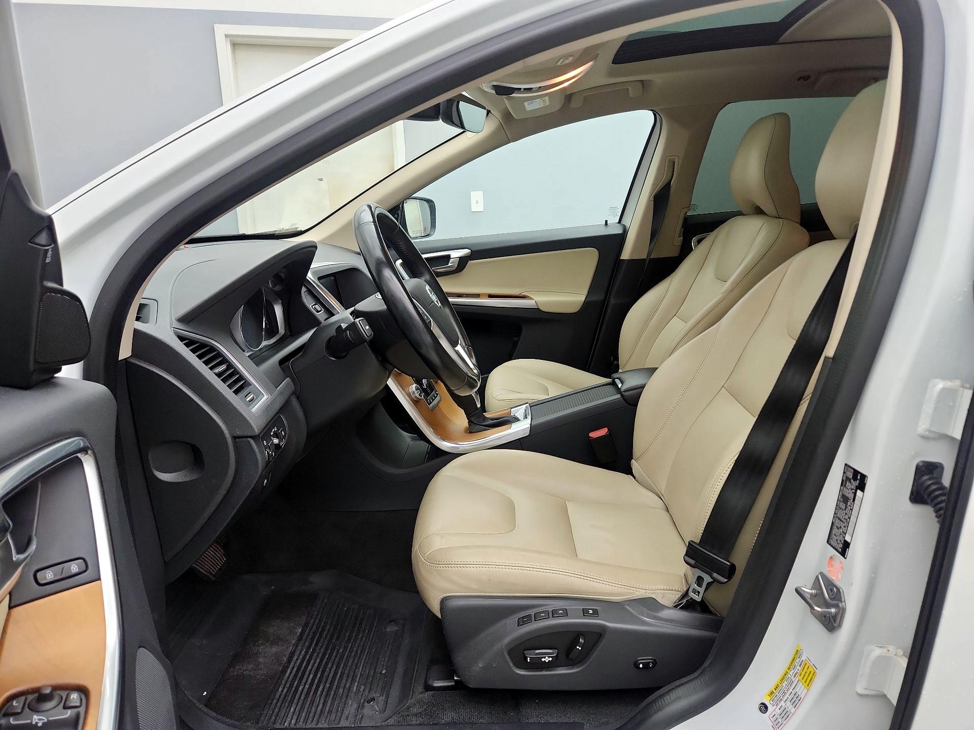 Thumbnail: 2017 Volvo XC60 - 11