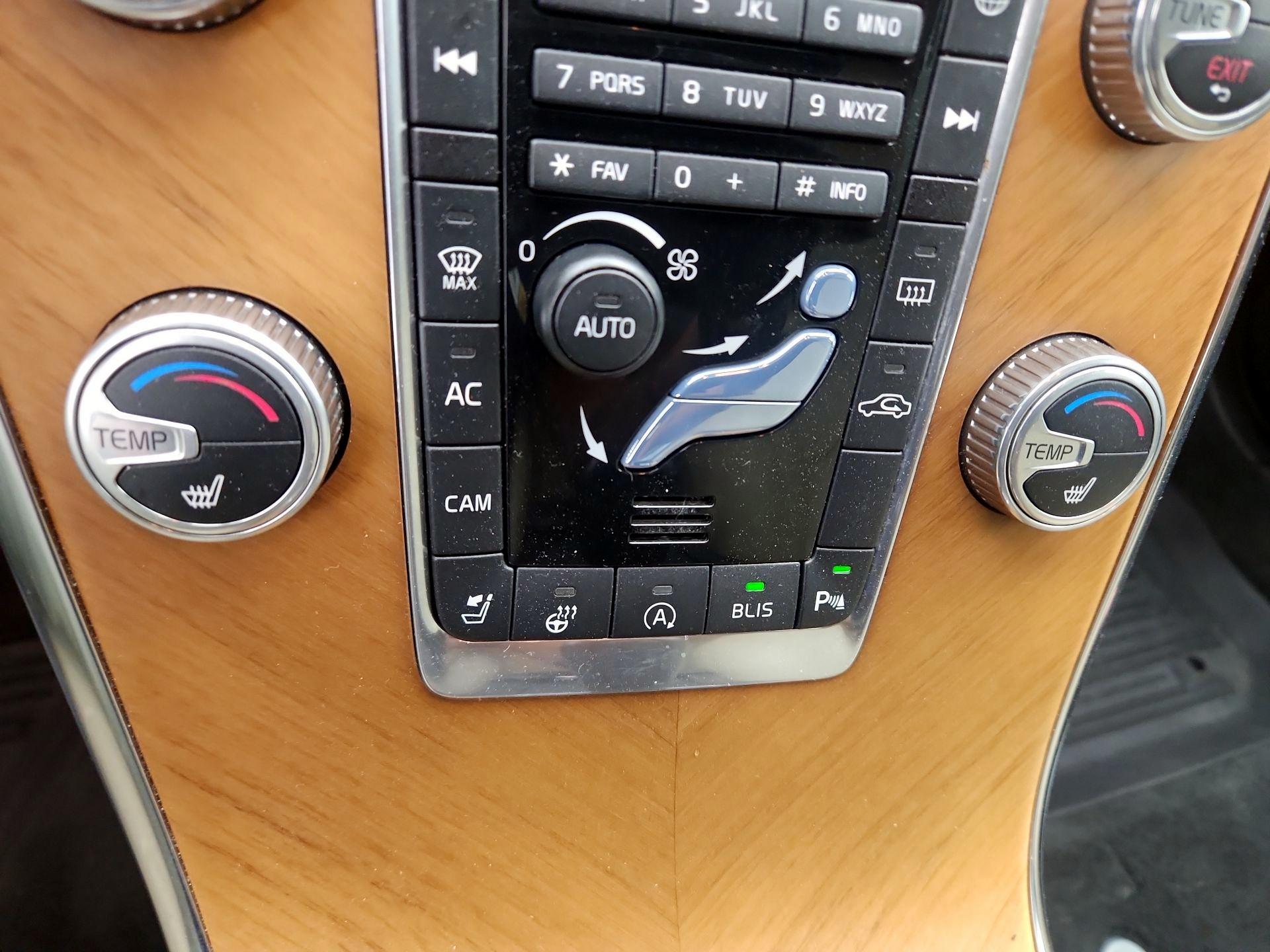 Thumbnail: 2017 Volvo XC60 - 17