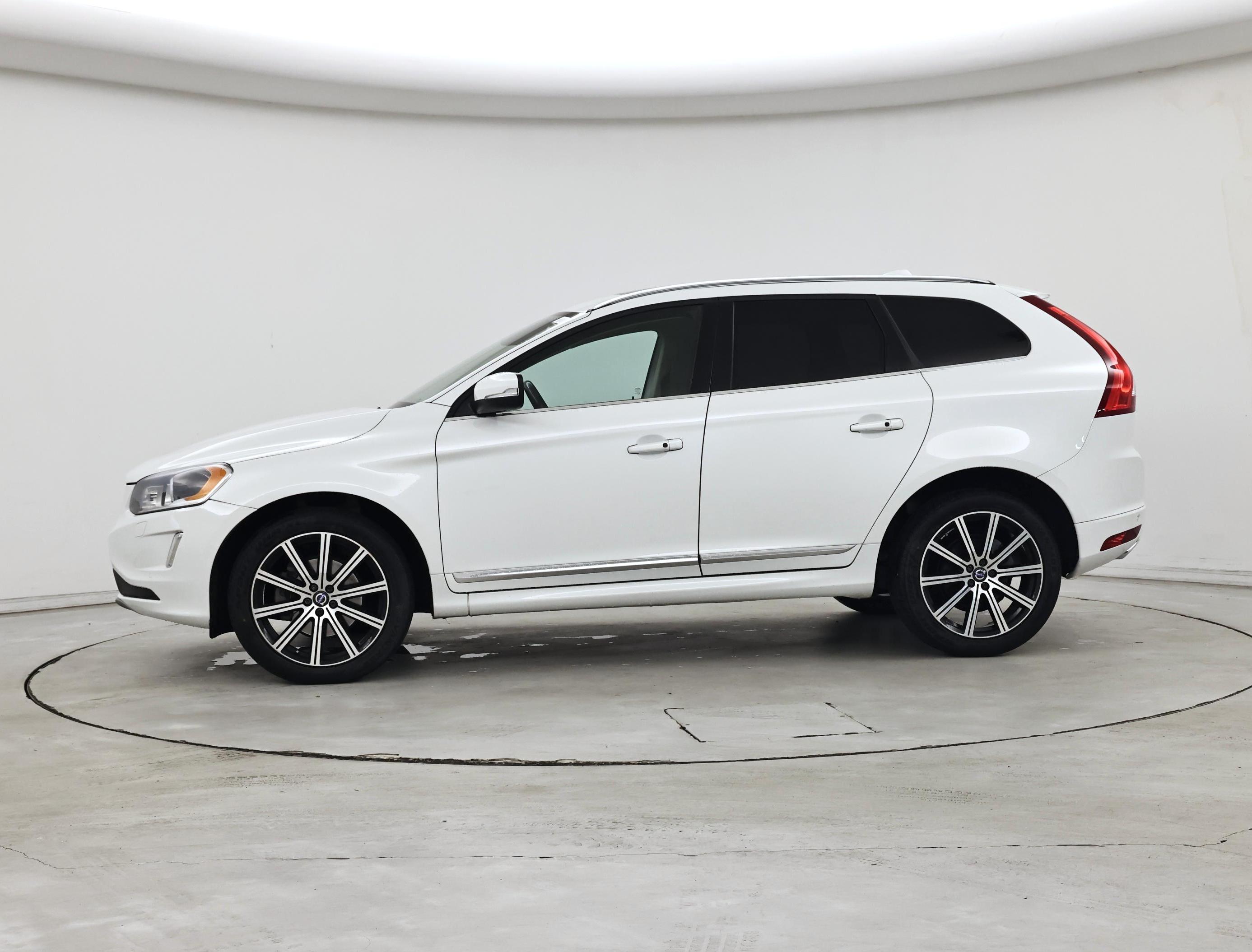 Thumbnail: 2017 Volvo XC60 - 3