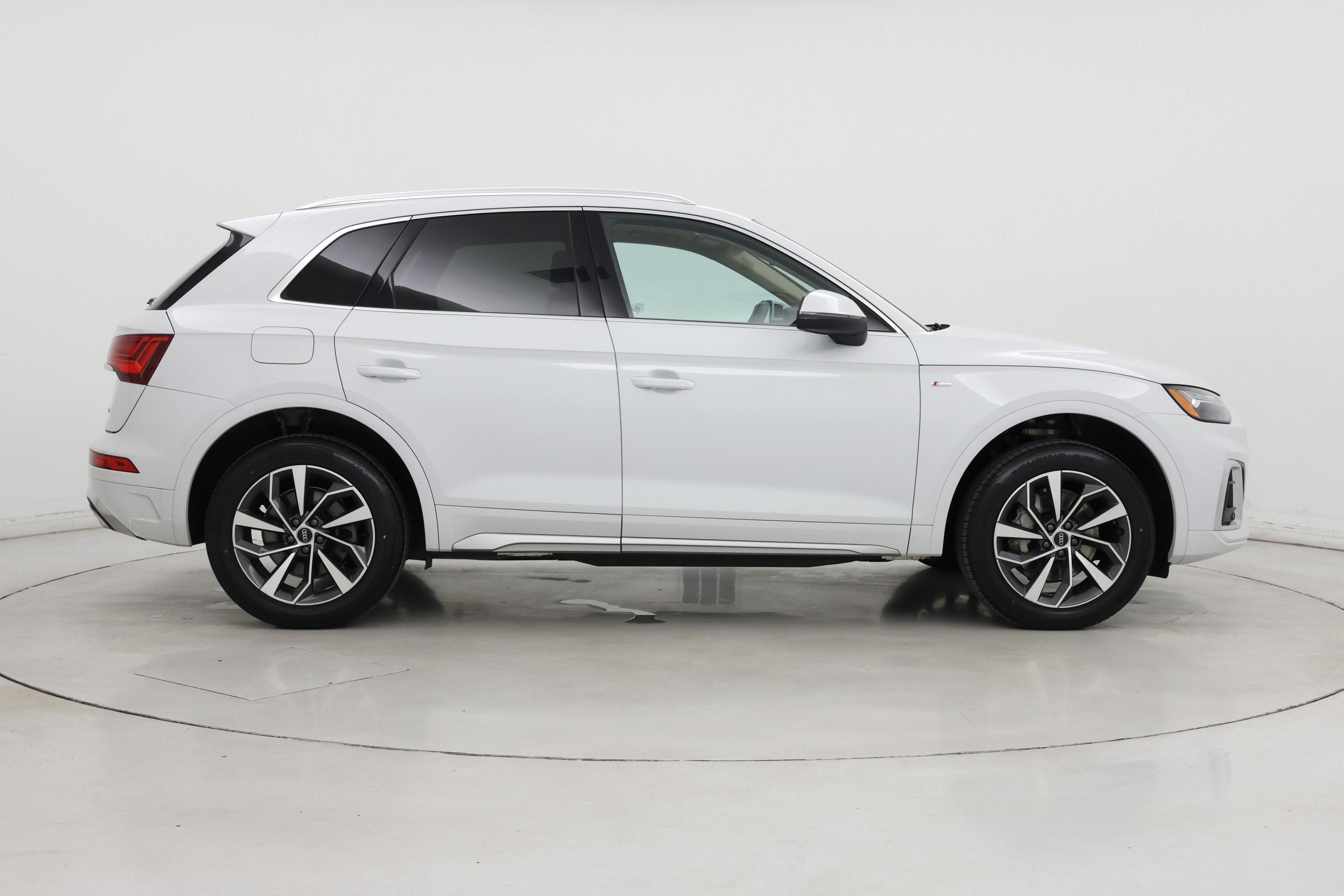Thumbnail: 2023 Audi Q5 - 7