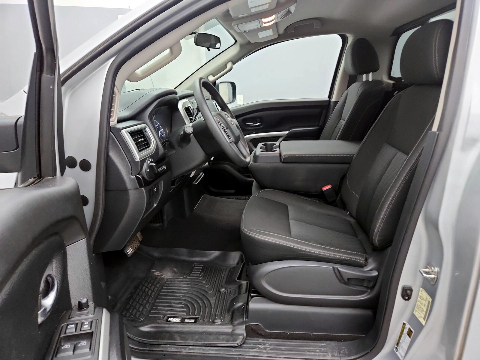 2017 Nissan Titan SV - Photo 12
